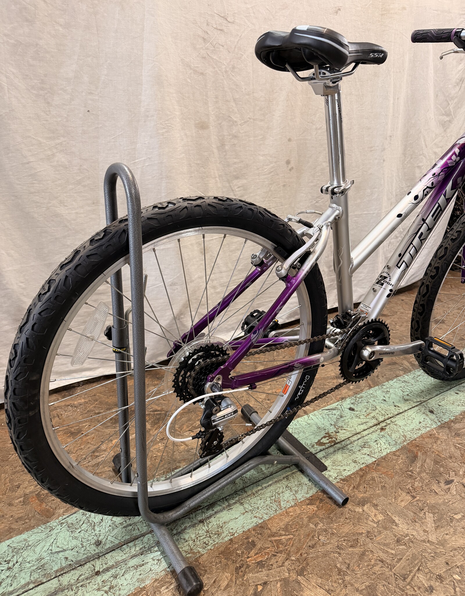 16" Trek Skye (290E) I1L