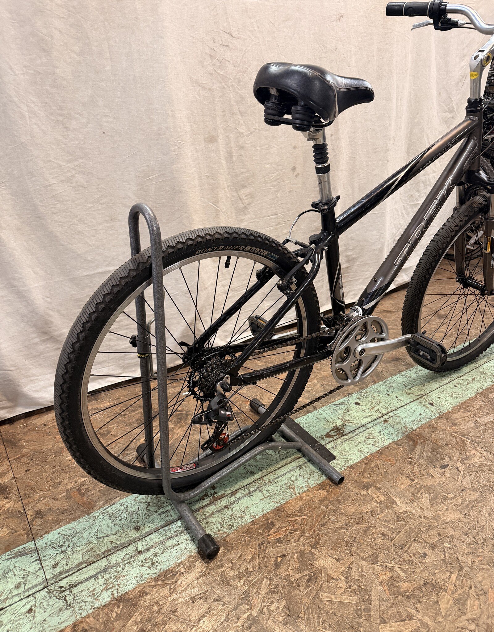 16.5" Trek Navigator 100 (420A) I2L