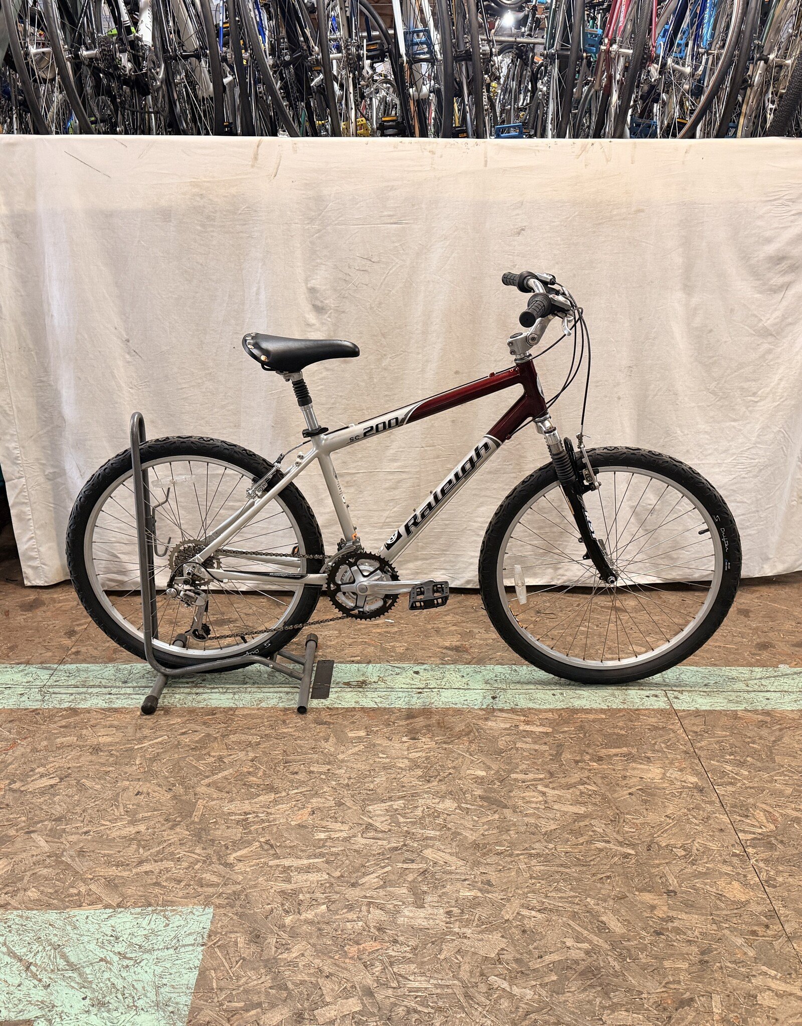 Raleigh 18" Raleigh SC200 (7754) I3L
