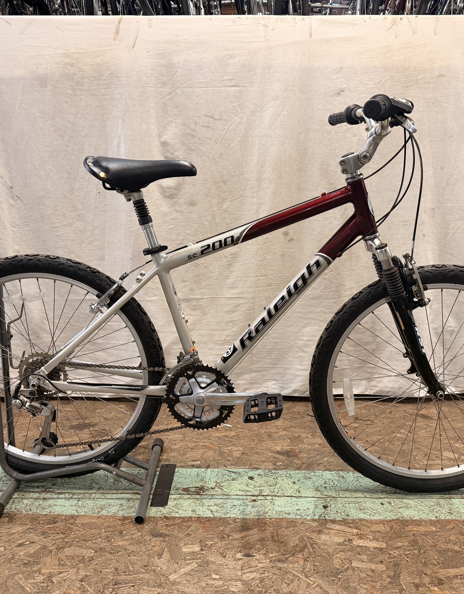 Raleigh 18" Raleigh SC200 (7754) I3L