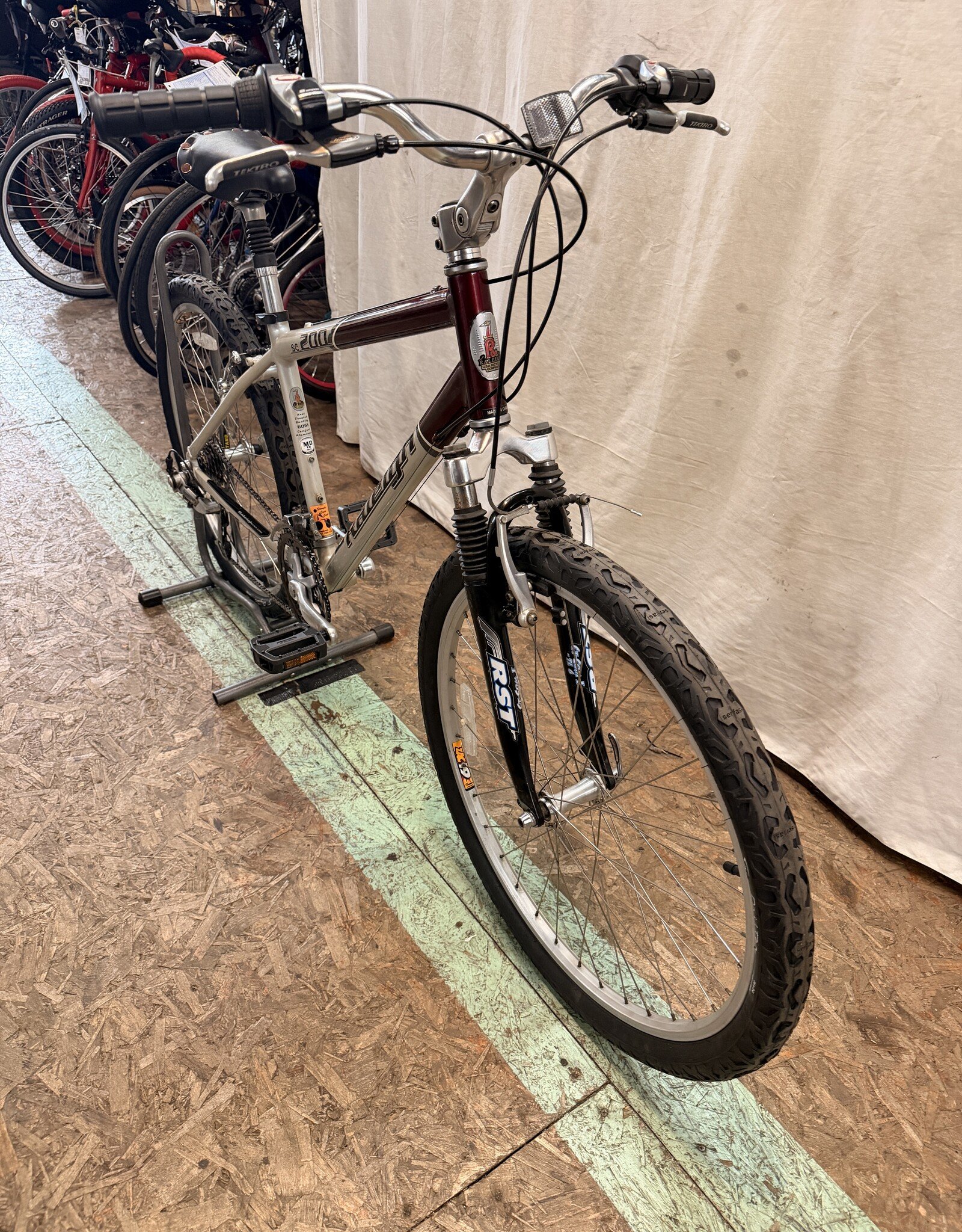 Raleigh 18" Raleigh SC200 (7754) I3L