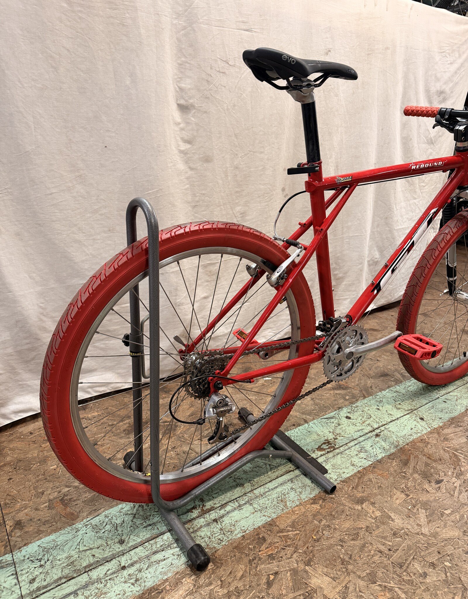 GT 18" GT Rebound (0175) I3L