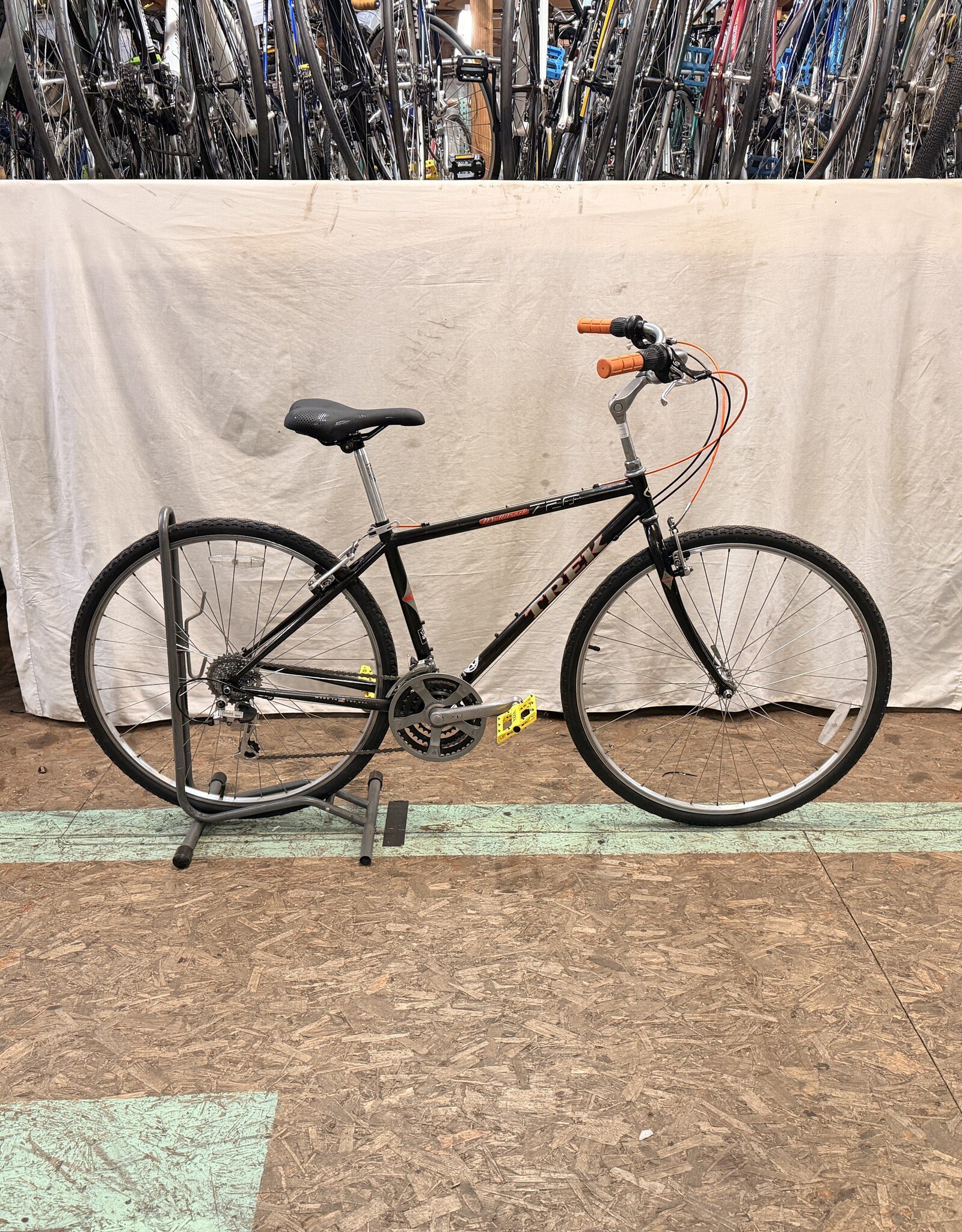 17" Trek 720 Multitrack (782R) K4U