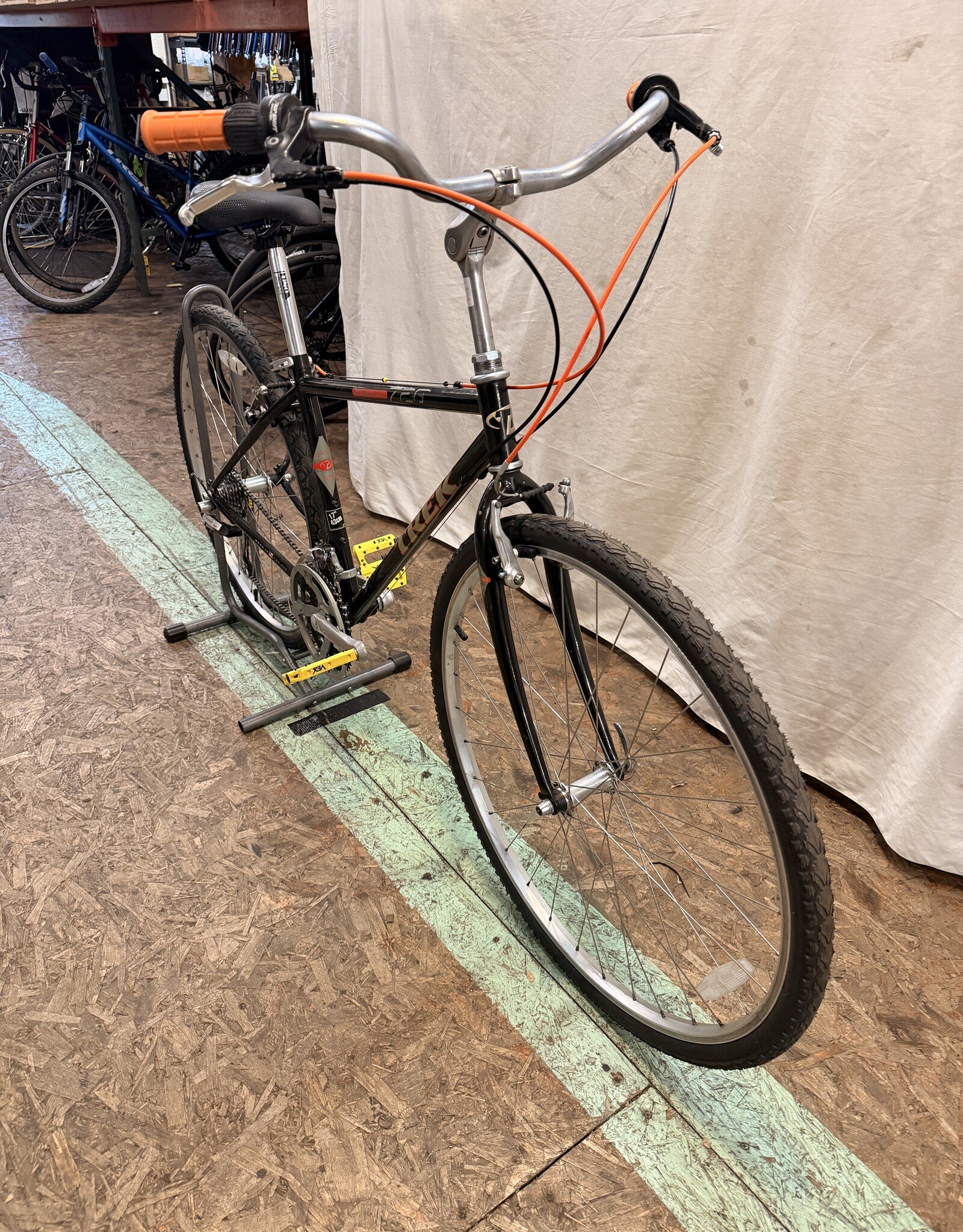 17" Trek 720 Multitrack (782R) K4U