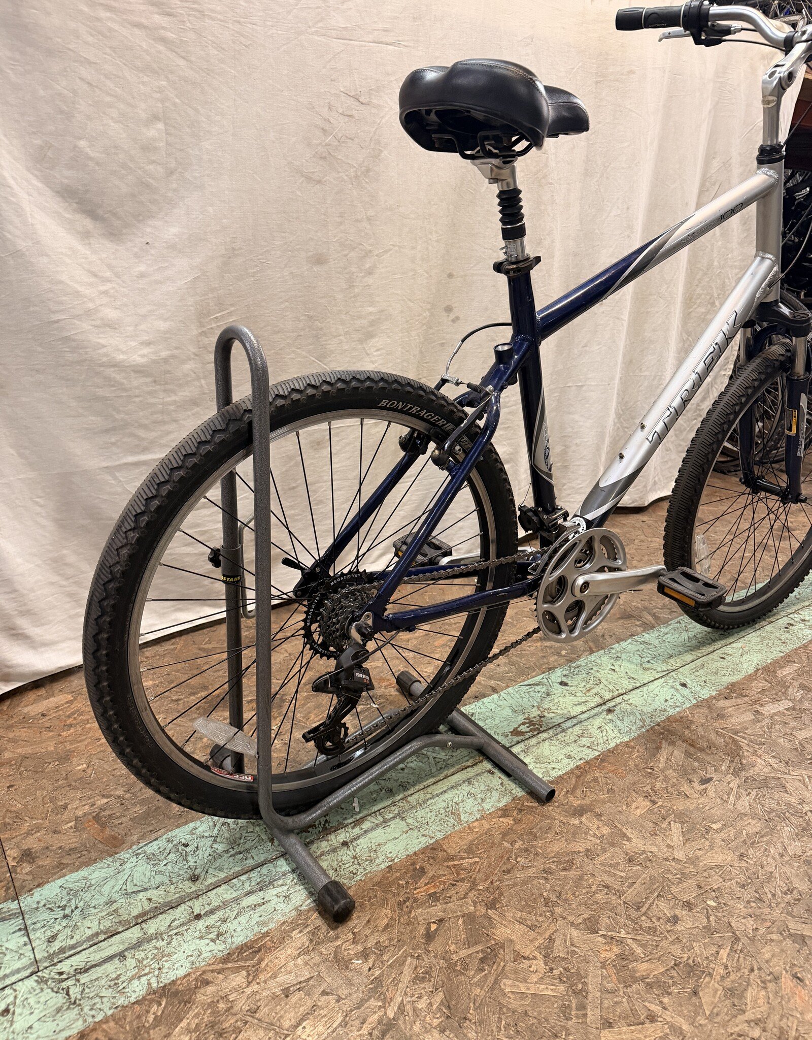 21" Trek Navigator 100 (3052) H3L