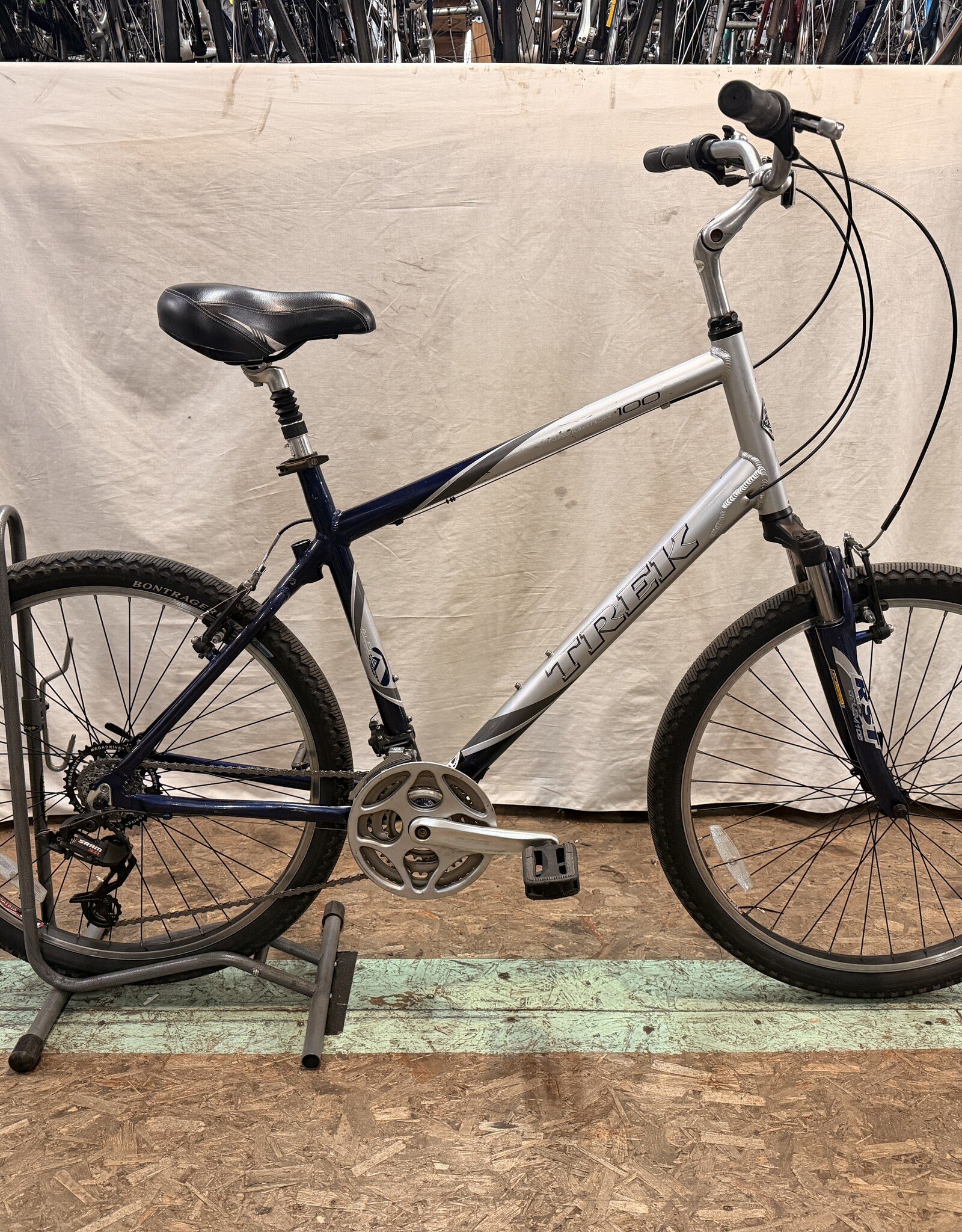 21" Trek Navigator 100 (3052) H3L