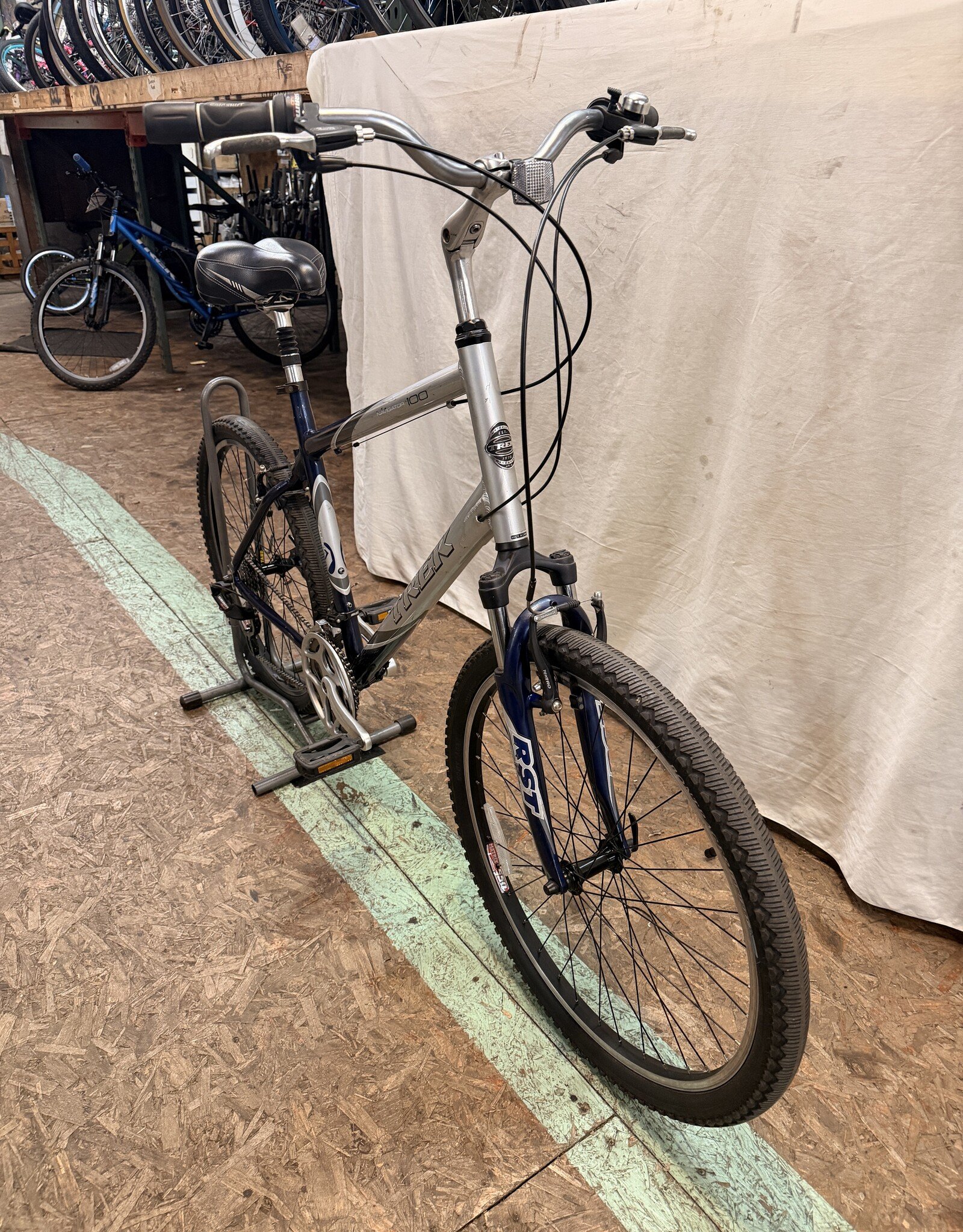 21" Trek Navigator 100 (3052) H3L