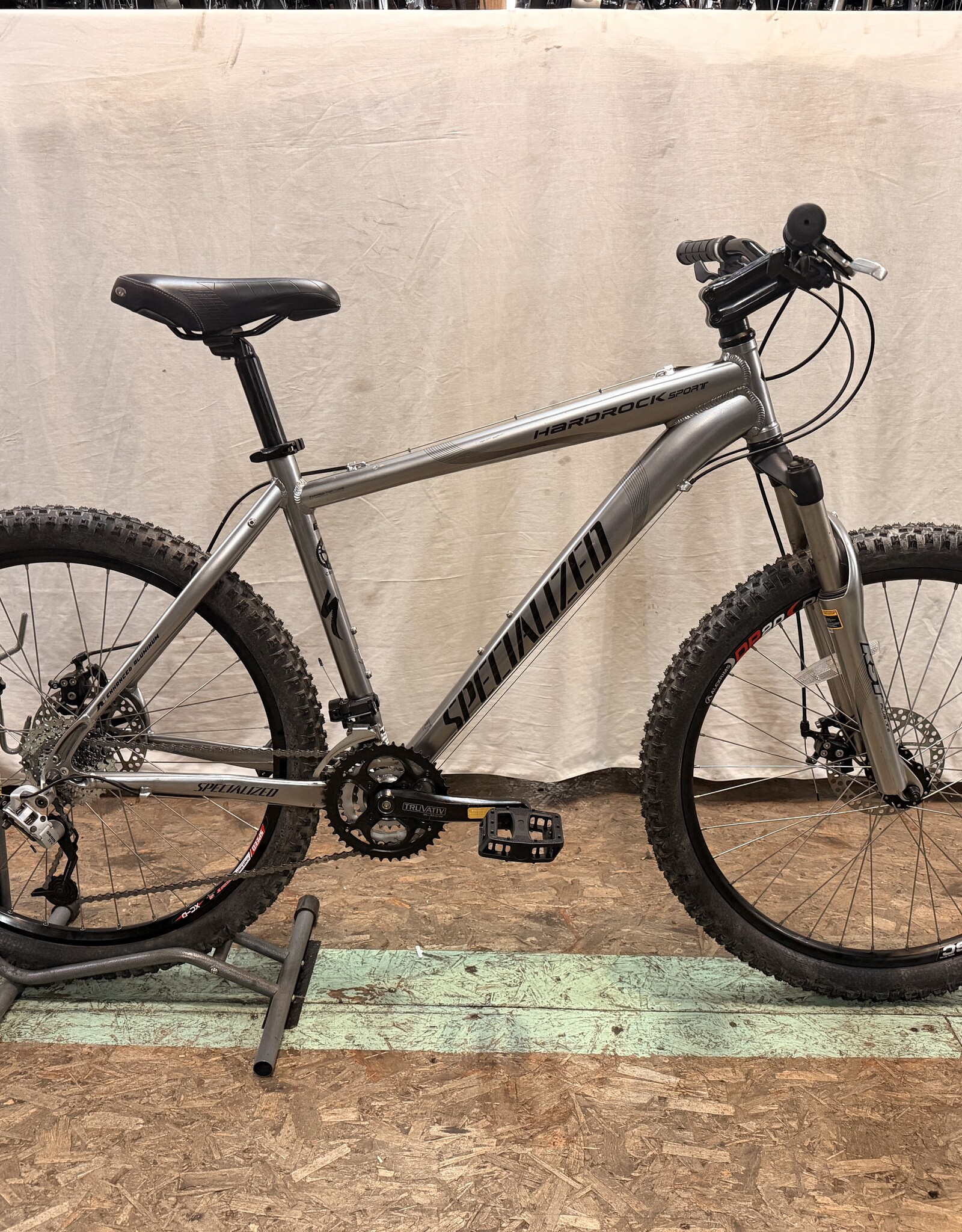19" Specialized Hardrock Sport (8674) H2L