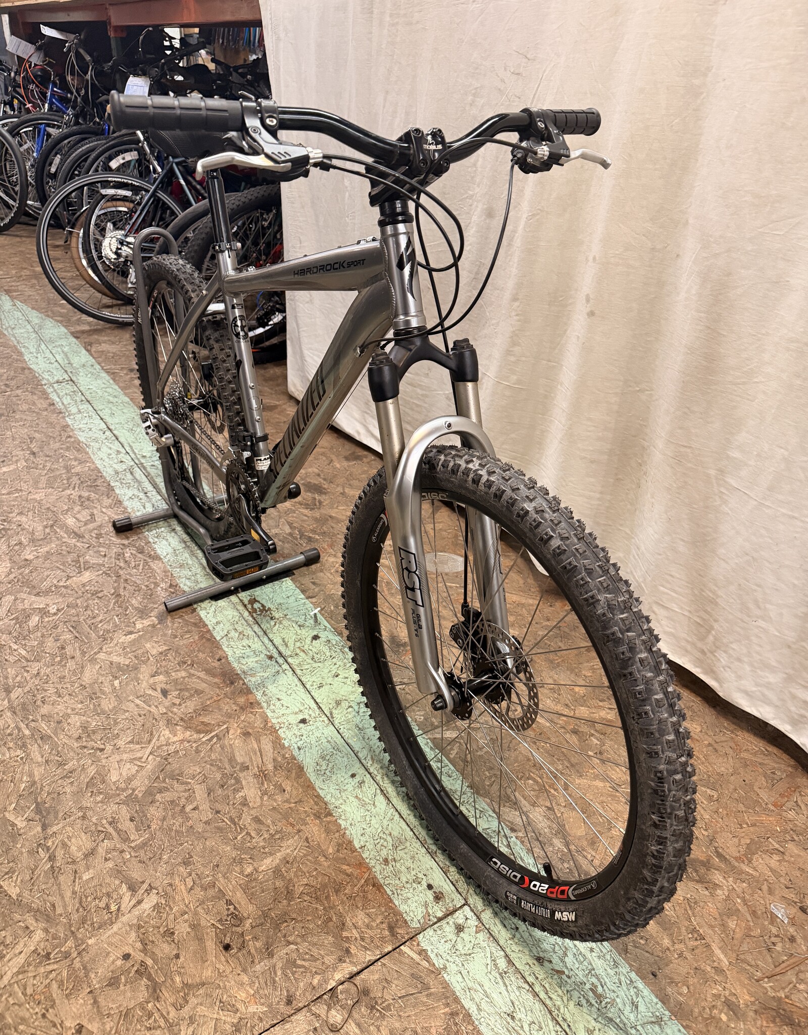 19" Specialized Hardrock Sport (8674) H2L