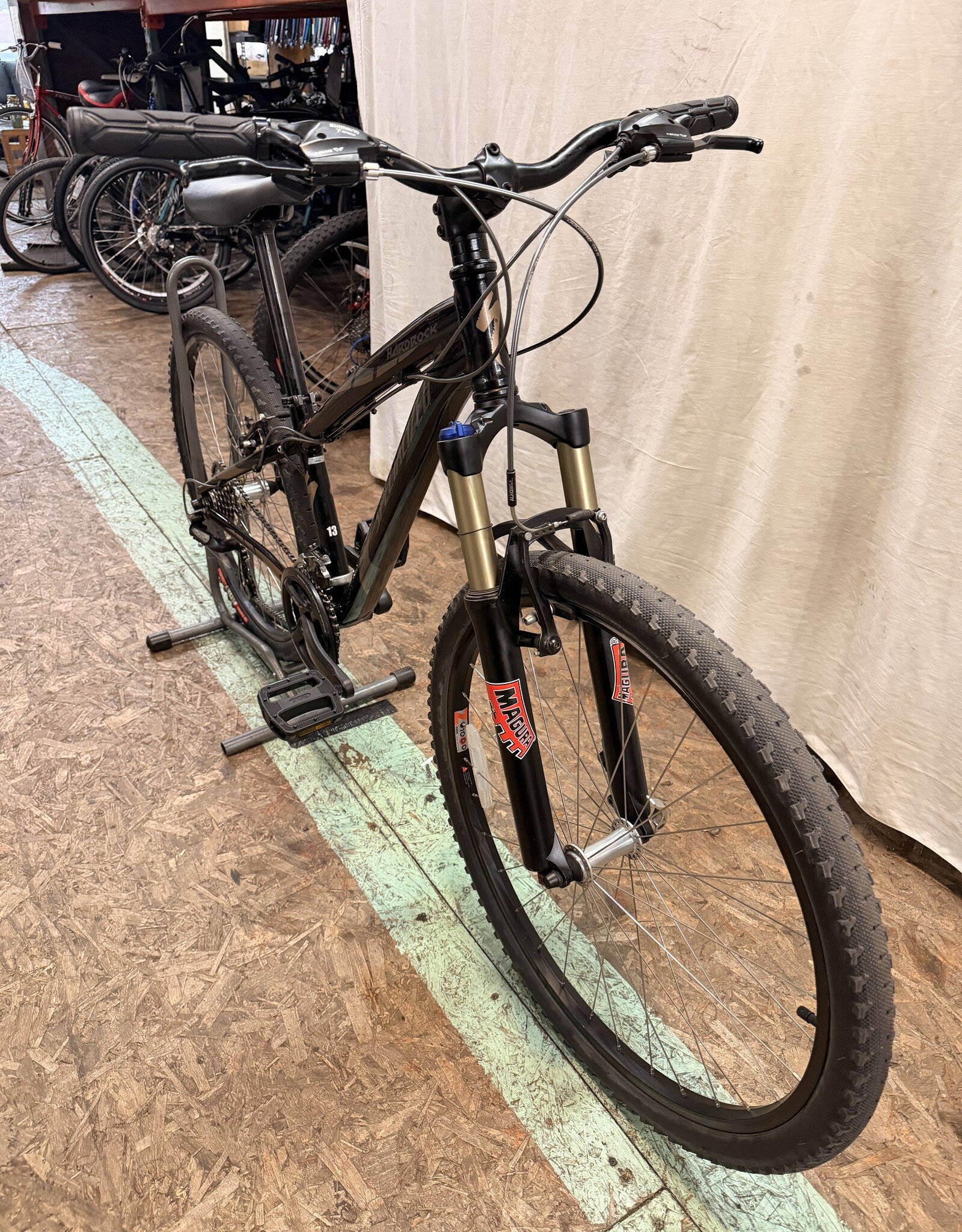 13" Specialized Hardrock (2743) I3L