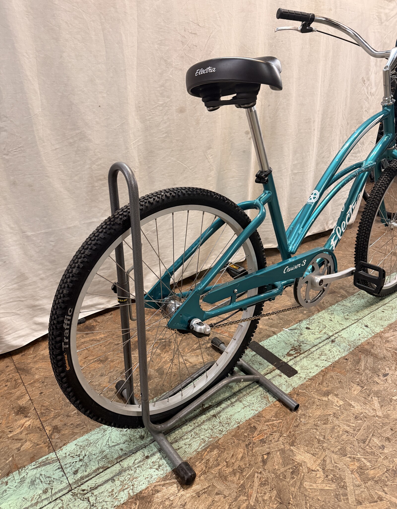 Electra 17" Electra Cruiser 3 (2433) C4L