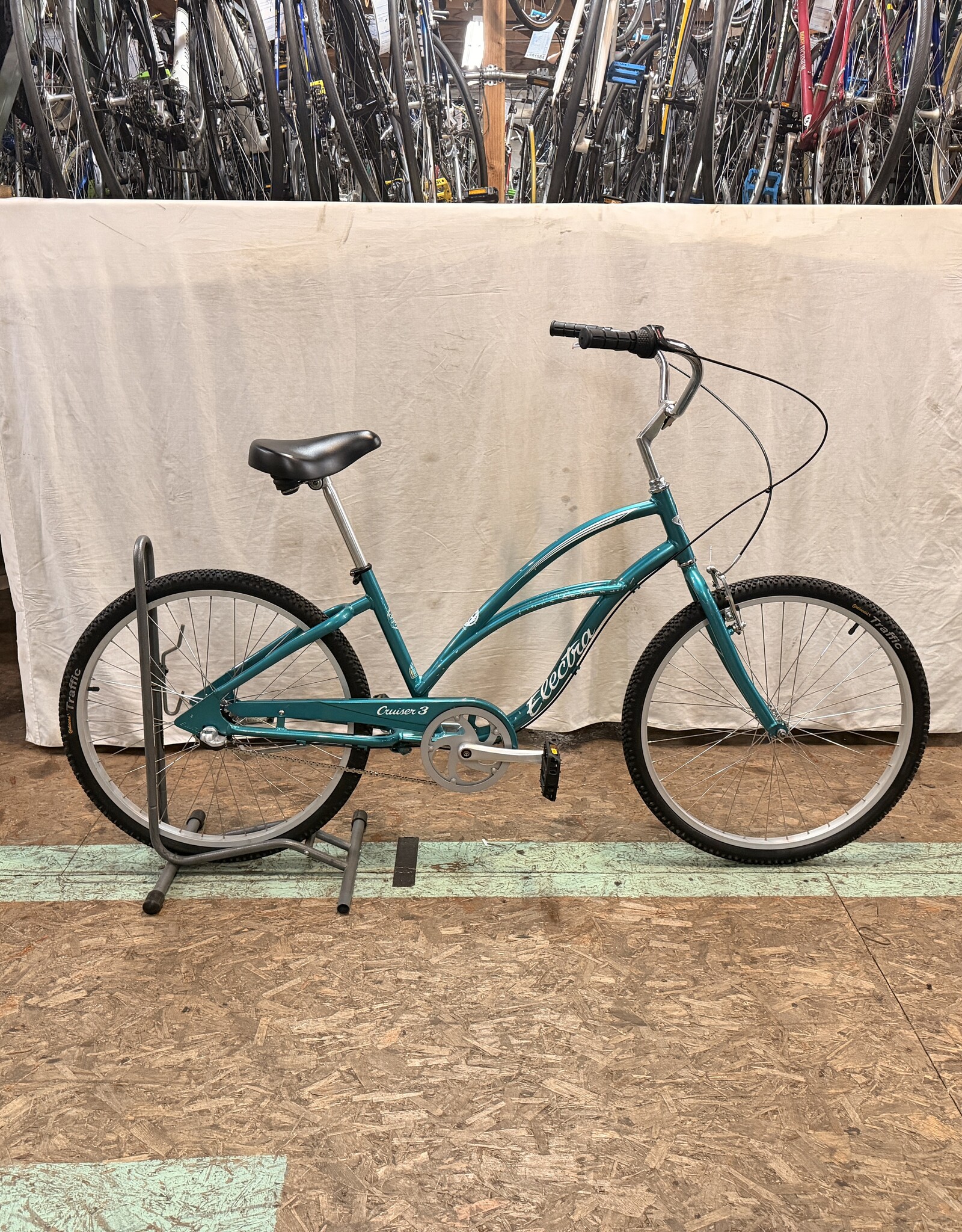 Electra 17" Electra Cruiser 3 (2433) C4L