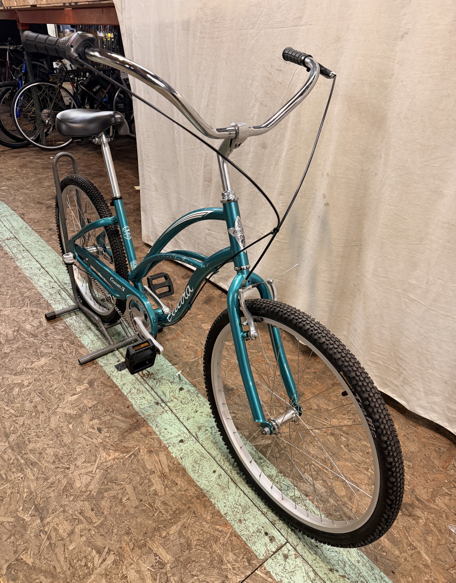 Electra 17" Electra Cruiser 3 (2433) C4L