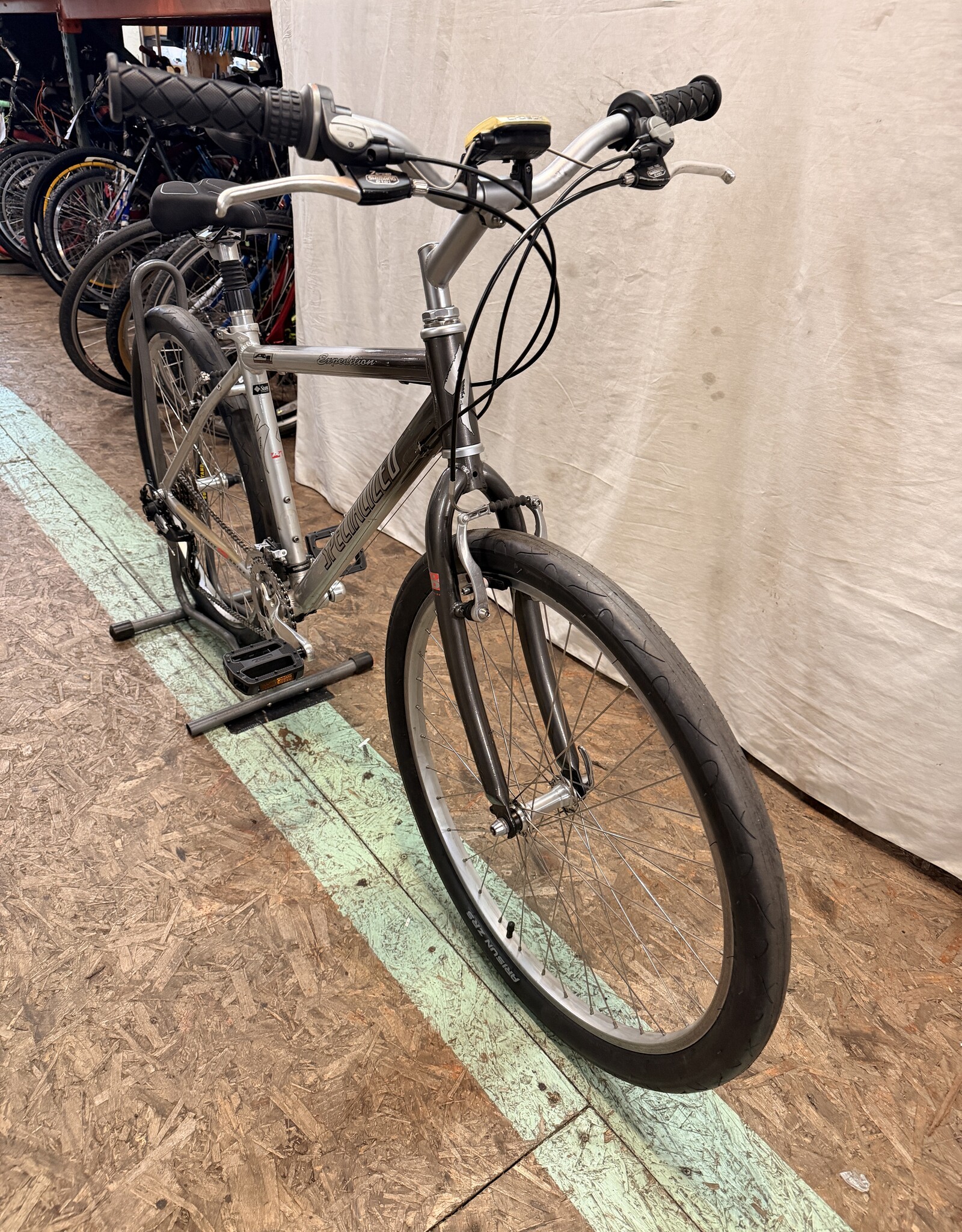 17" Specialized Expedition (8007) I3U