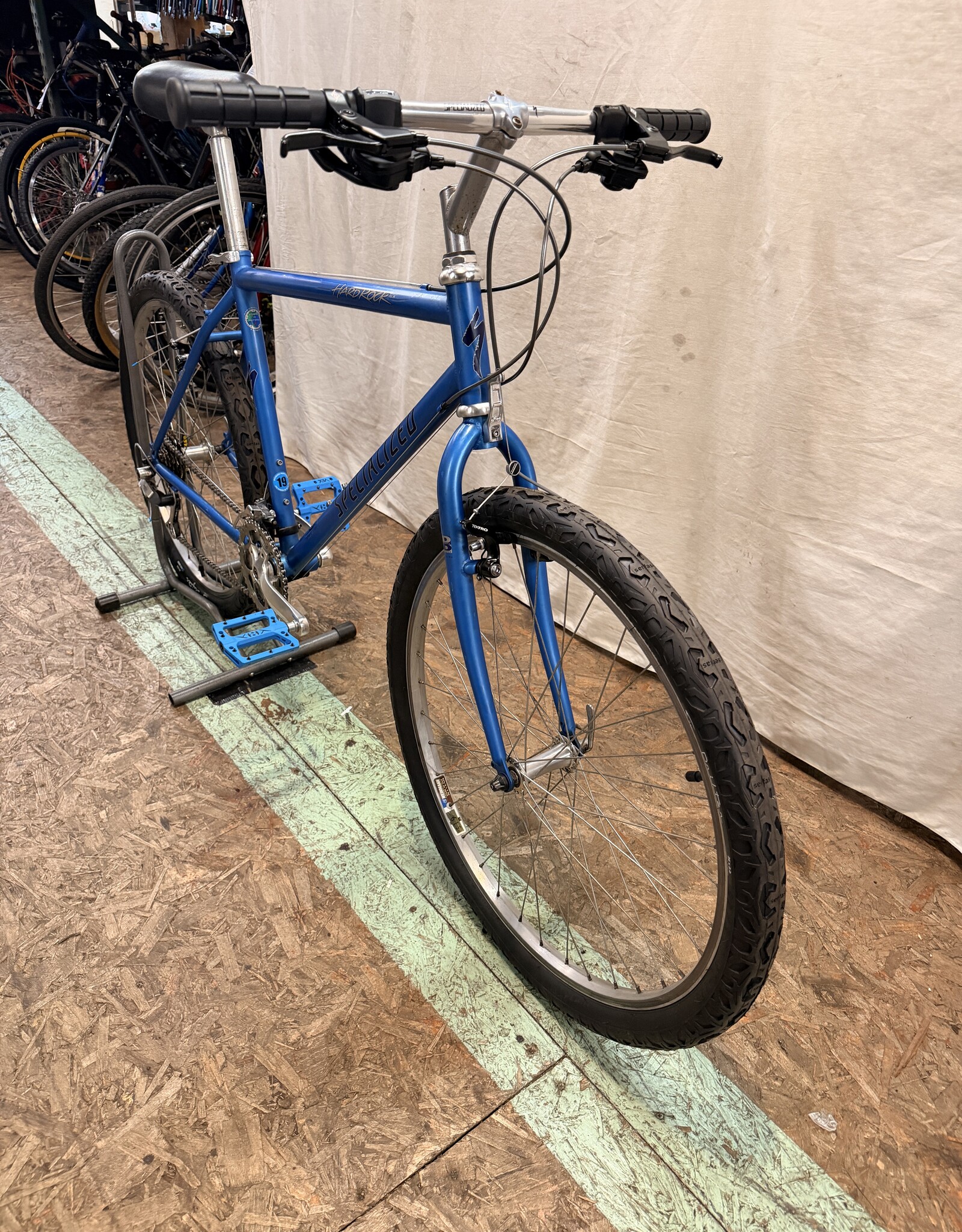 19" Specialized Hardrock (1434) I4L