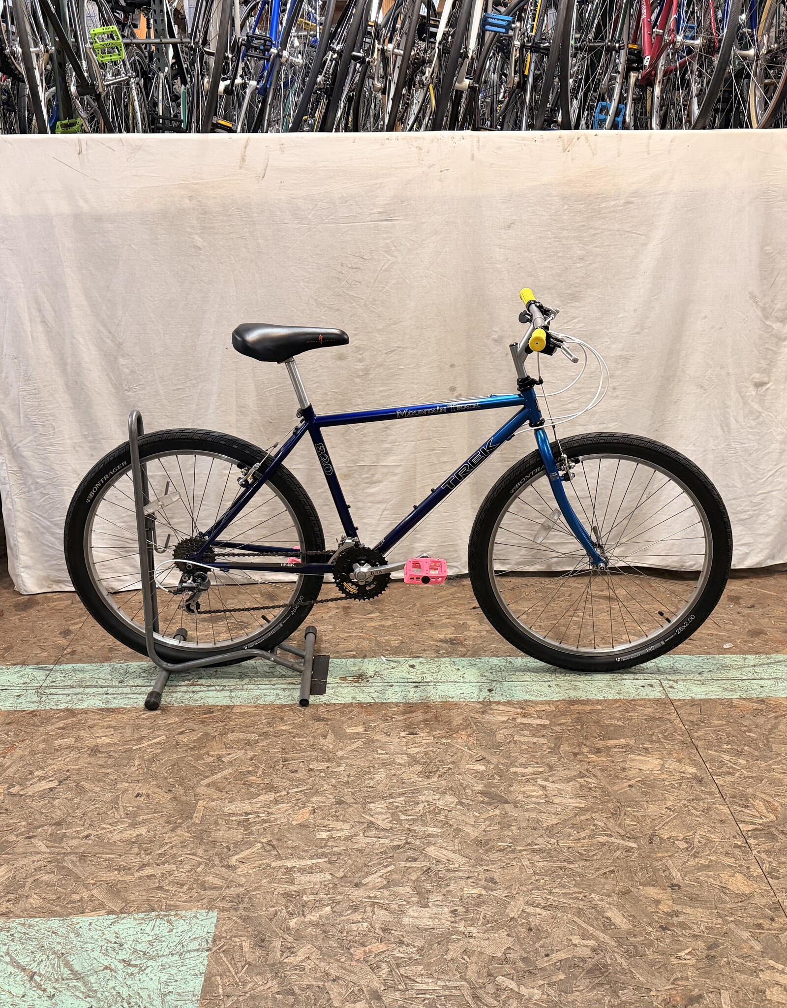 17" Trek 820 Mountain Track (9563) I4L