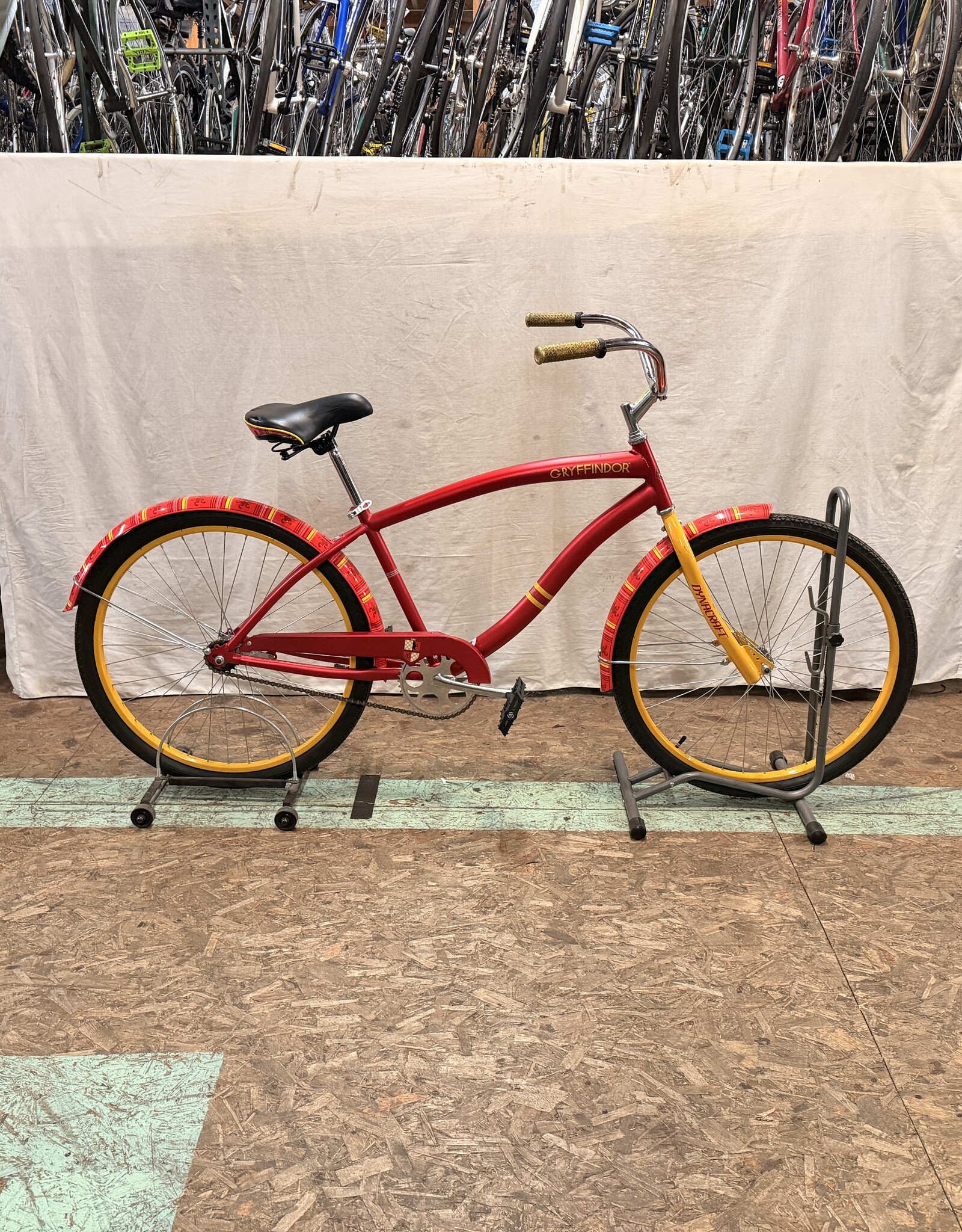 16.5" Dynacraft Gryffindor Cruiser (0100) C4L