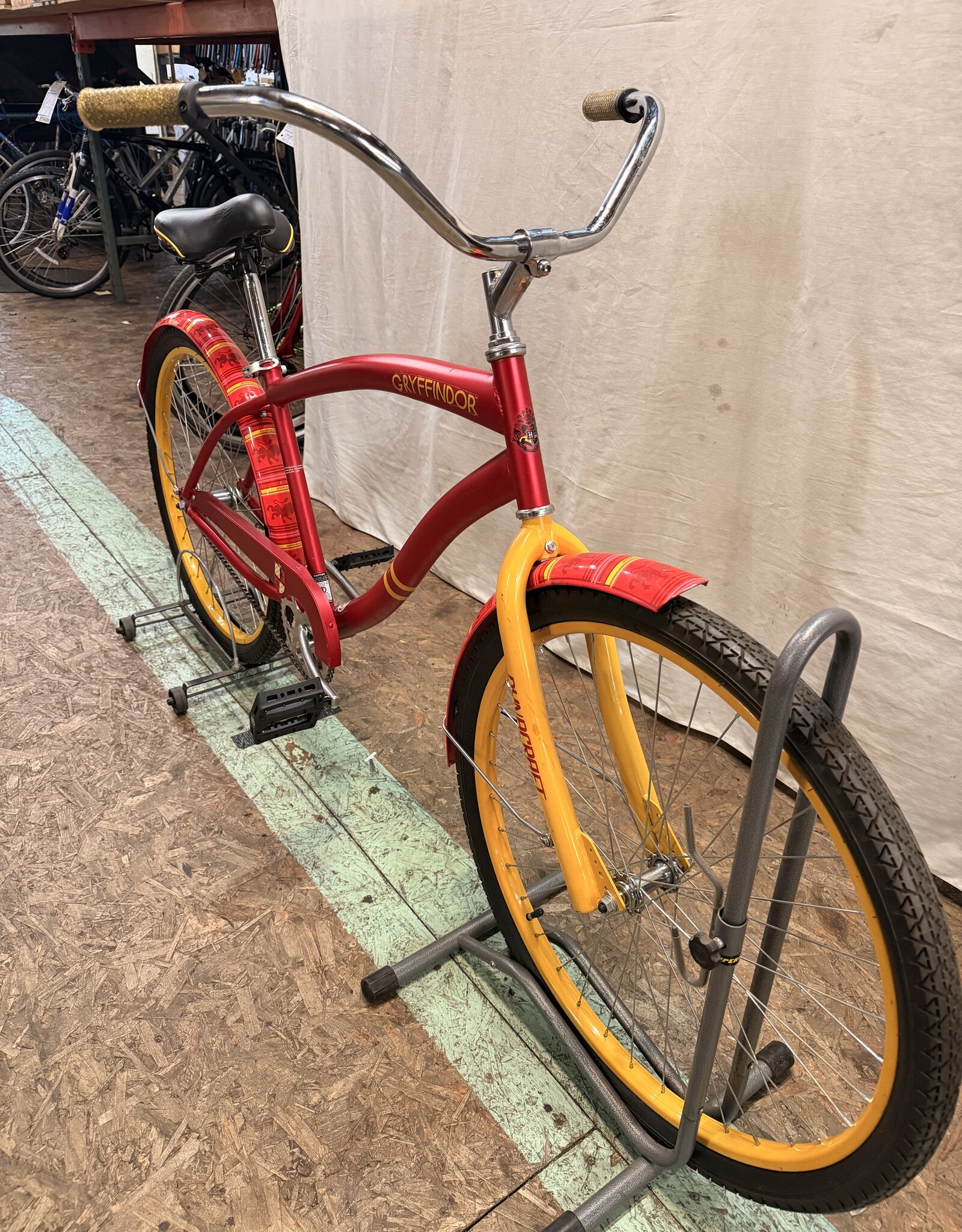 16.5" Dynacraft Gryffindor Cruiser (0100) C4L