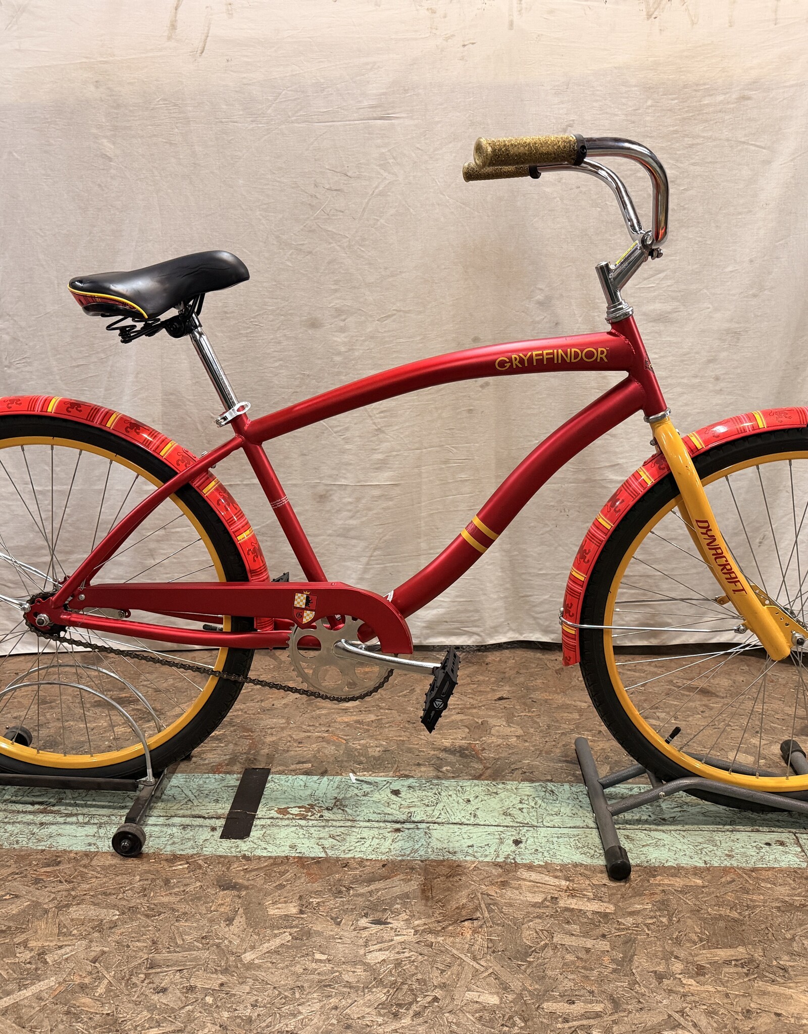 16.5" Dynacraft Gryffindor Cruiser (0100) C4L