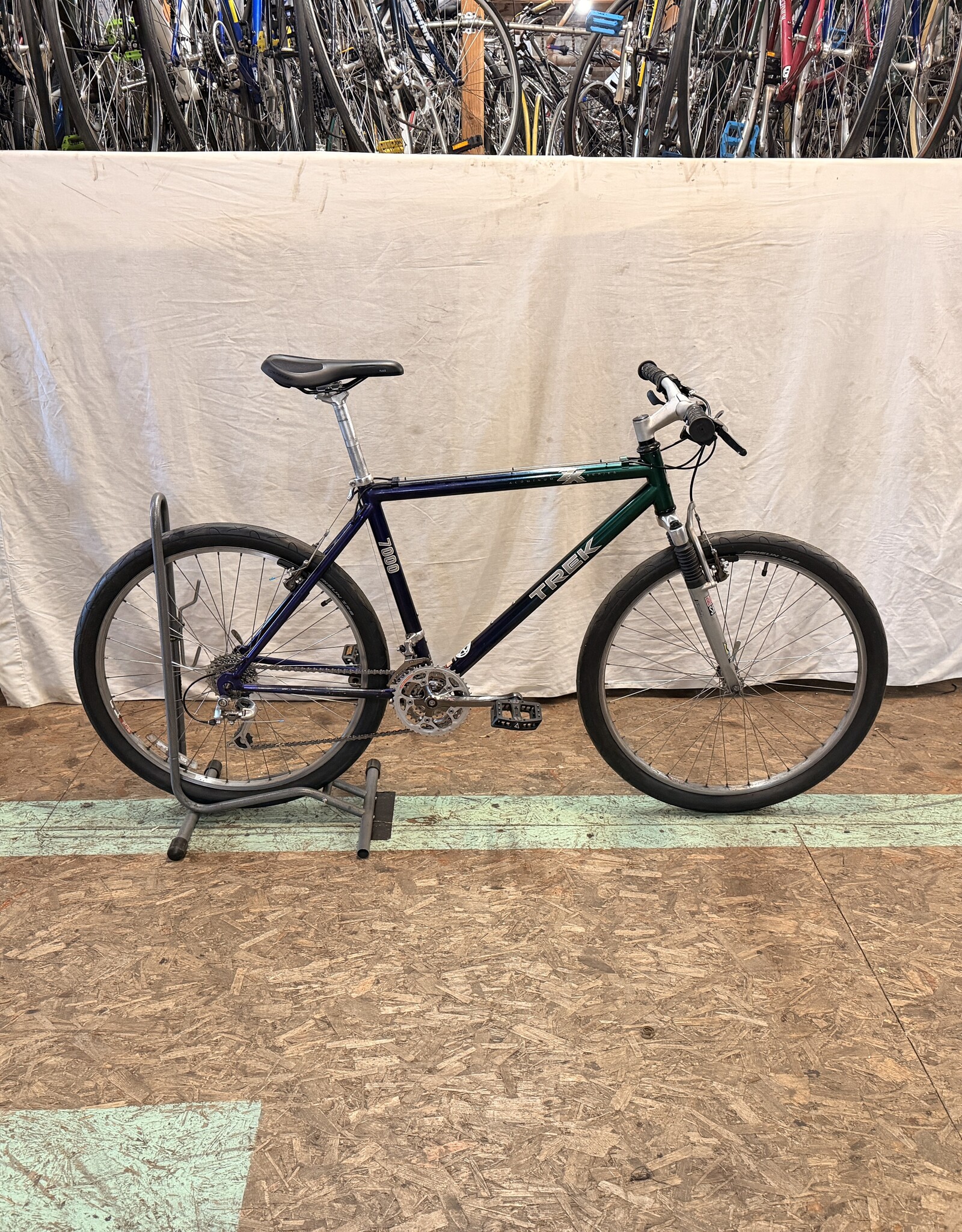 17" Trek 7000  (329N) B3L