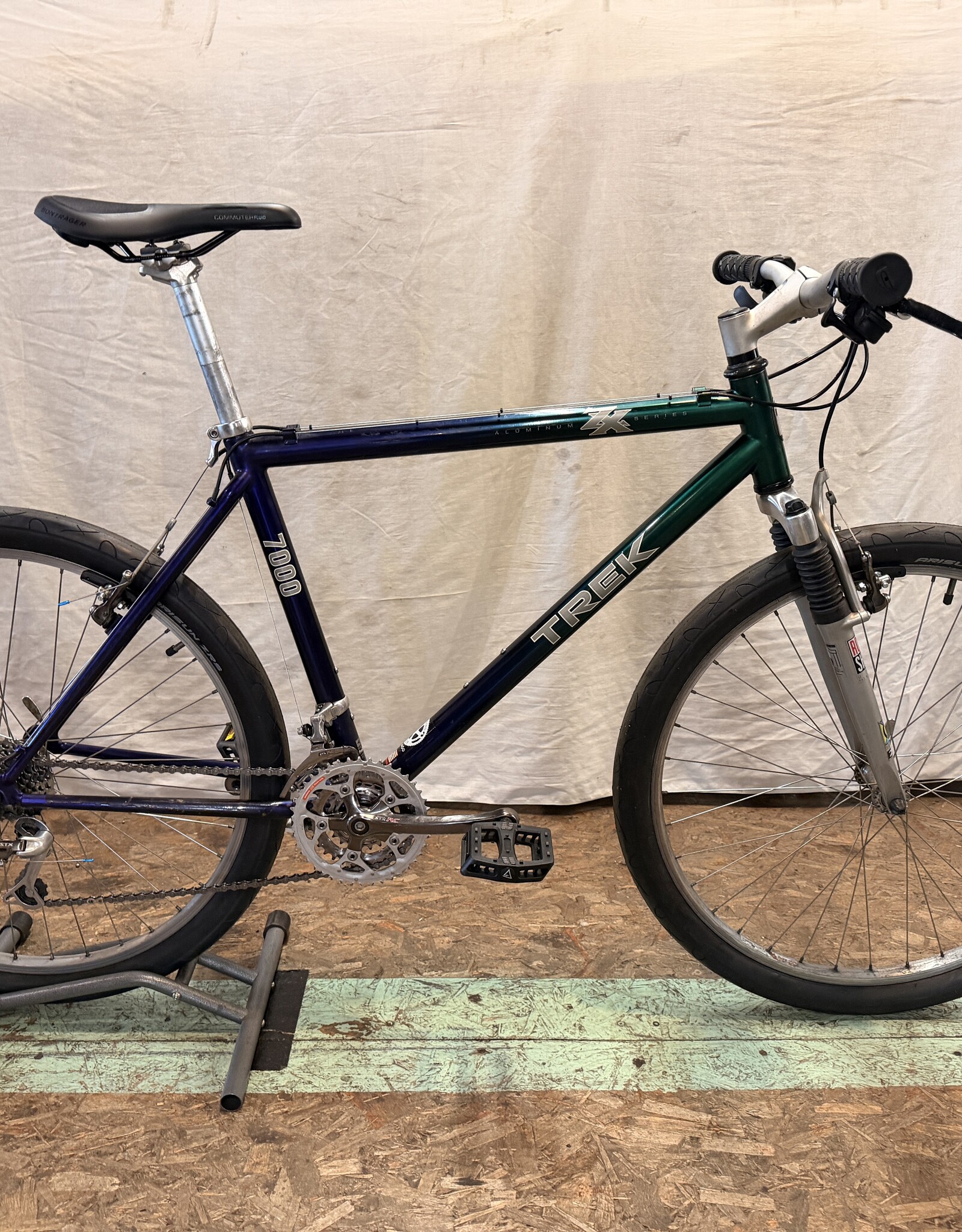 17" Trek 7000  (329N) B3L