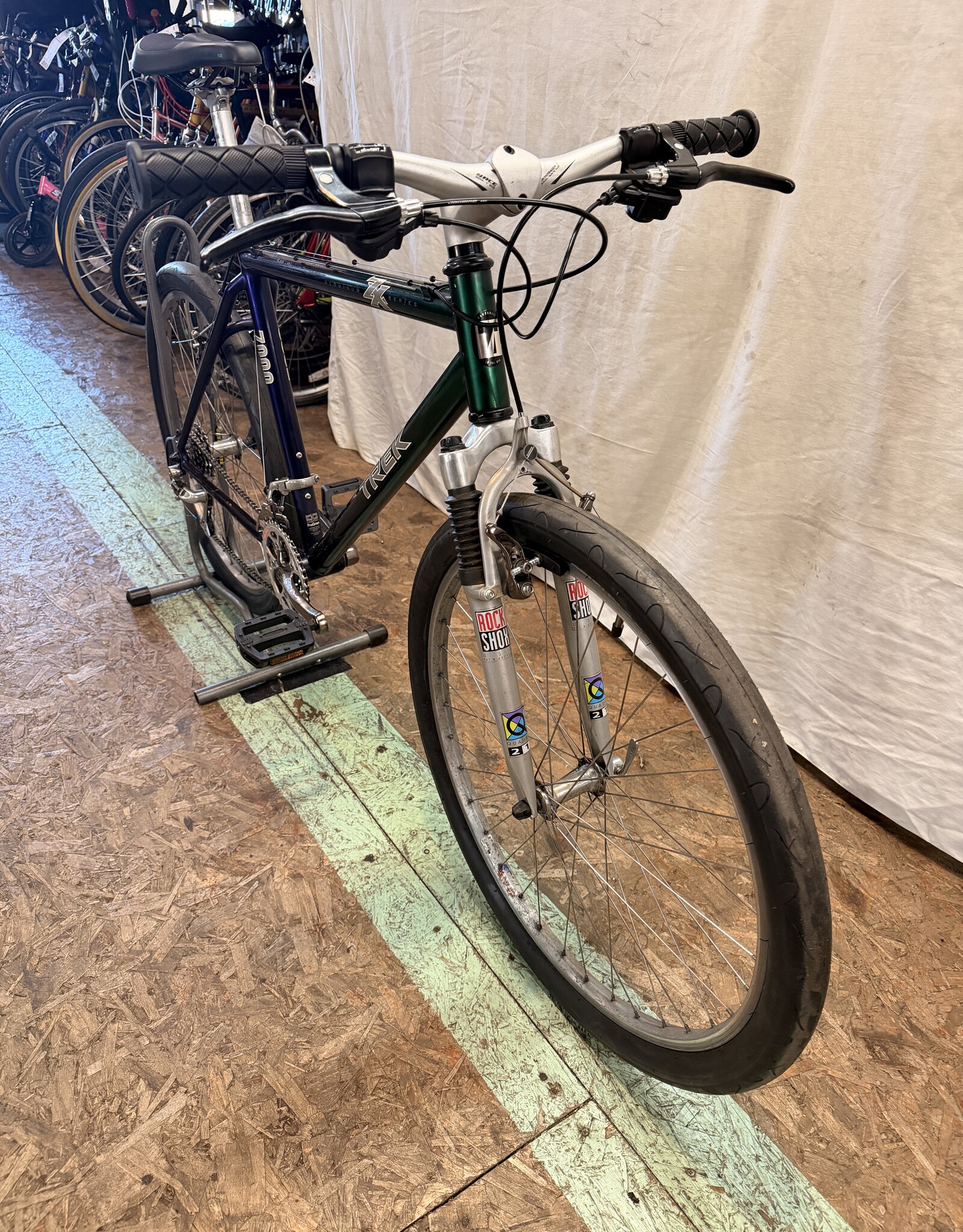 17" Trek 7000  (329N) B3L