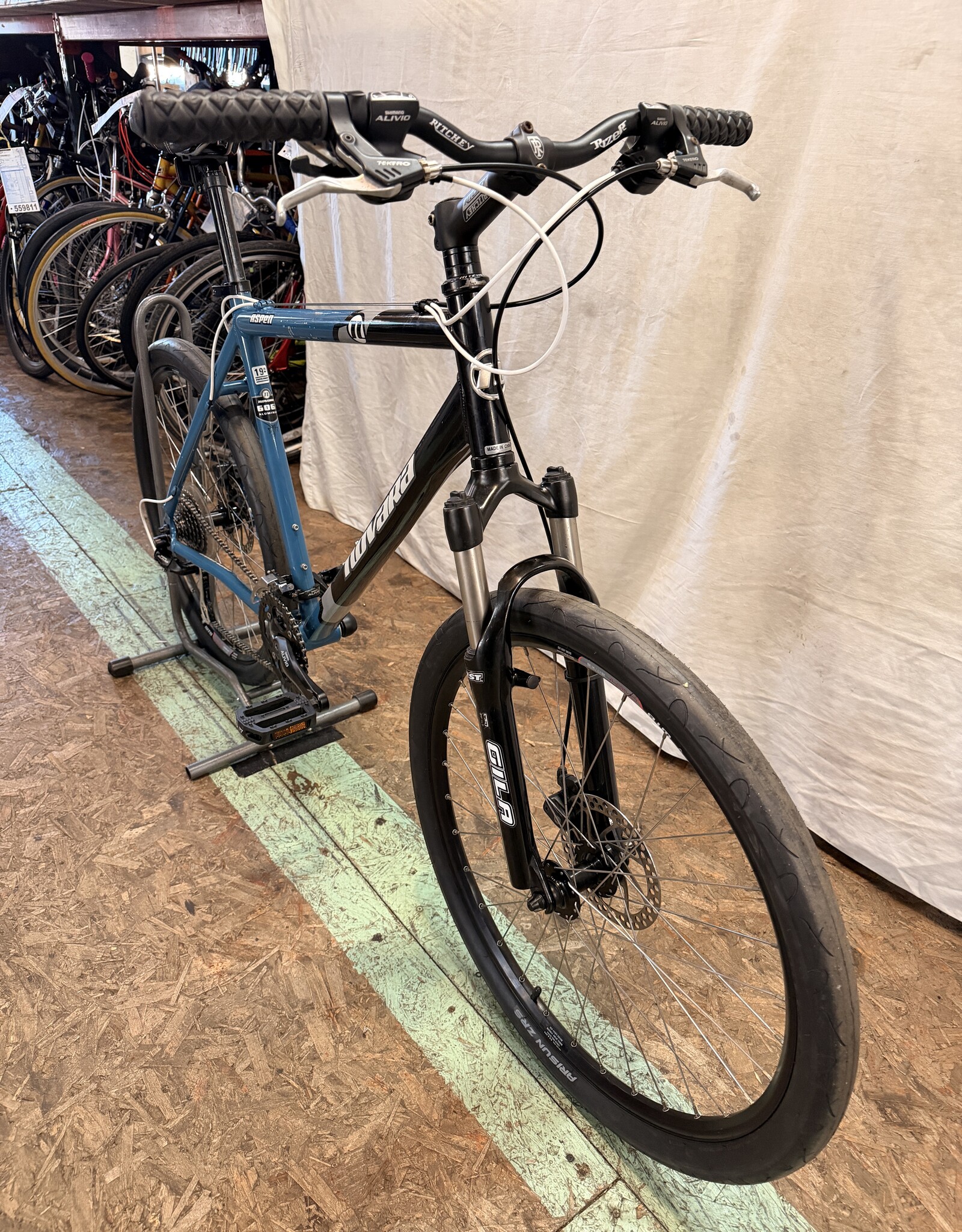 Novara 19" Novara Aspen (0416) B3L