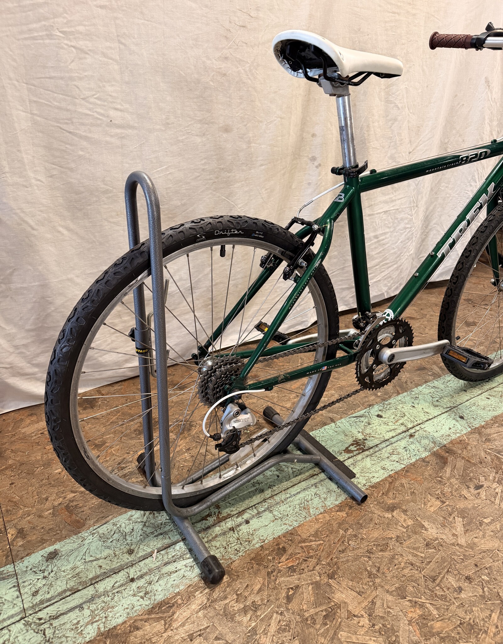 18" Trek 820 Mountain Track (0180) B3L