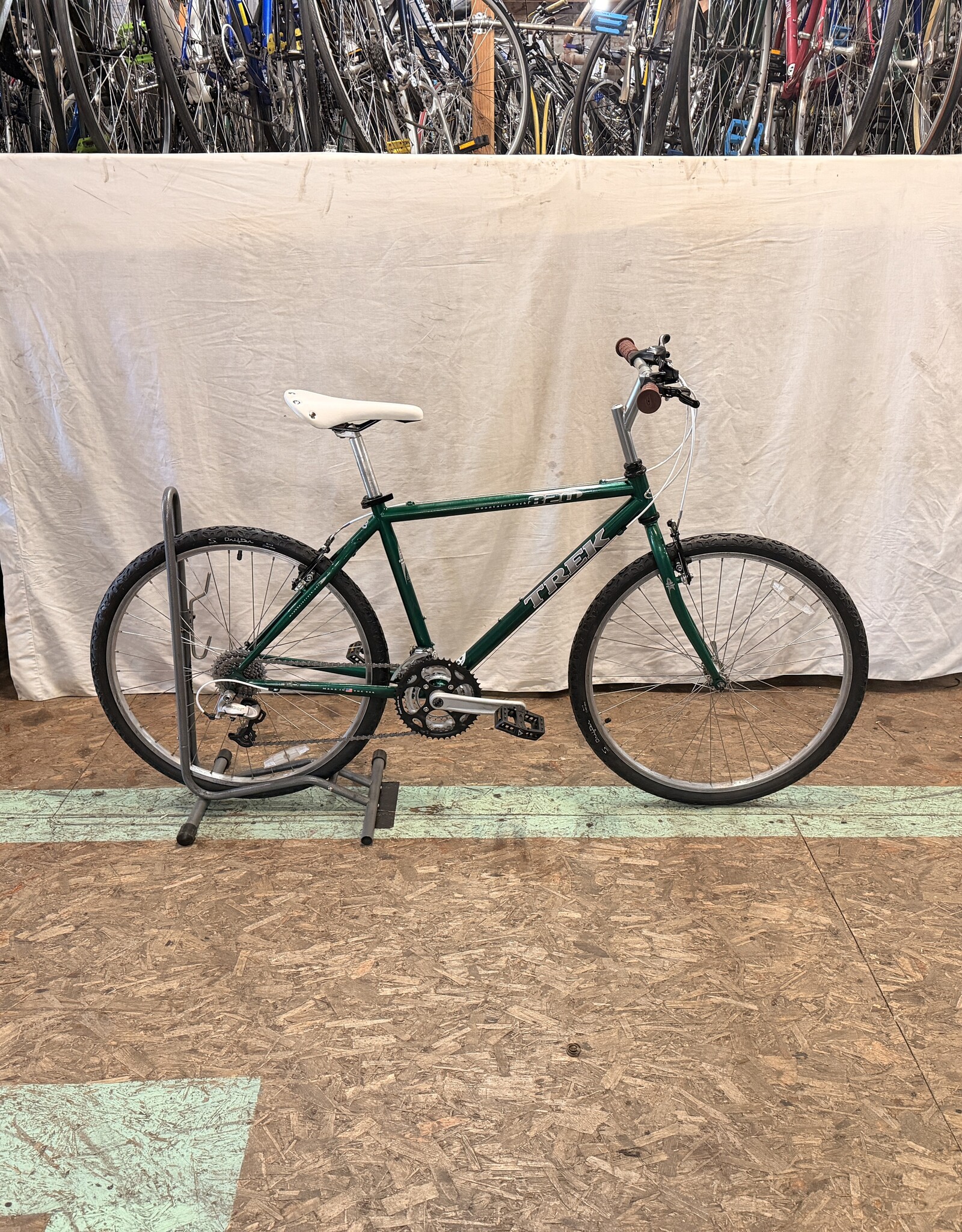 18" Trek 820 Mountain Track (0180) B3L