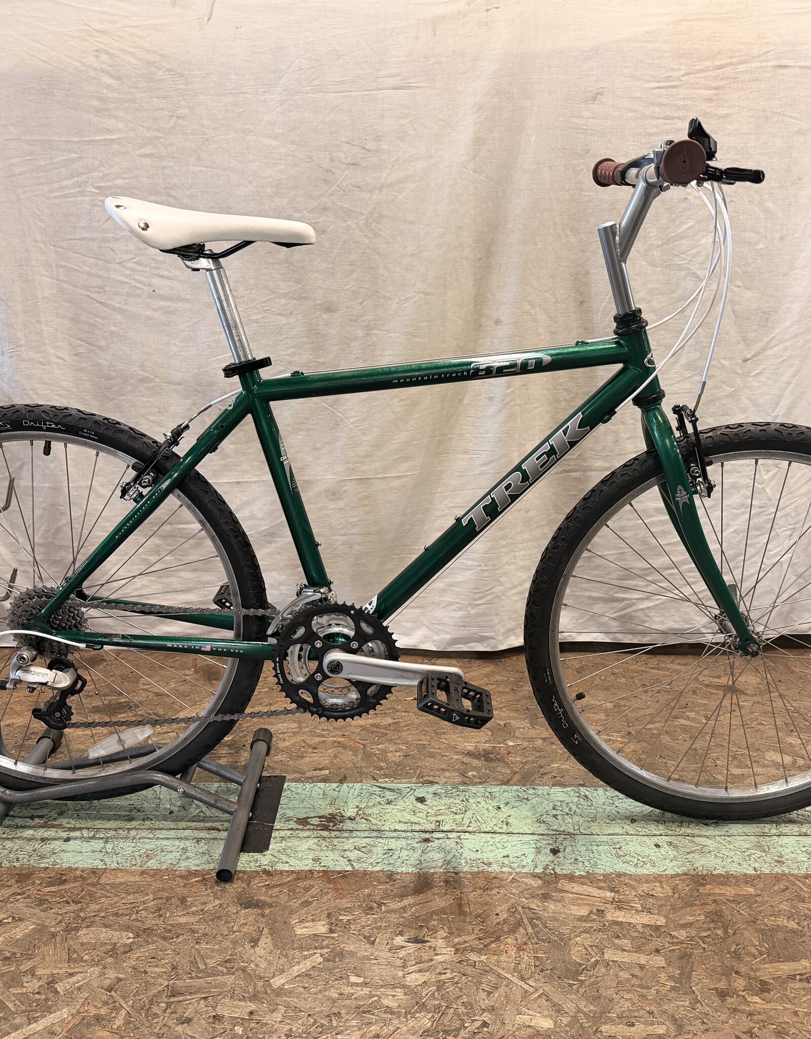 18" Trek 820 Mountain Track (0180) B3L