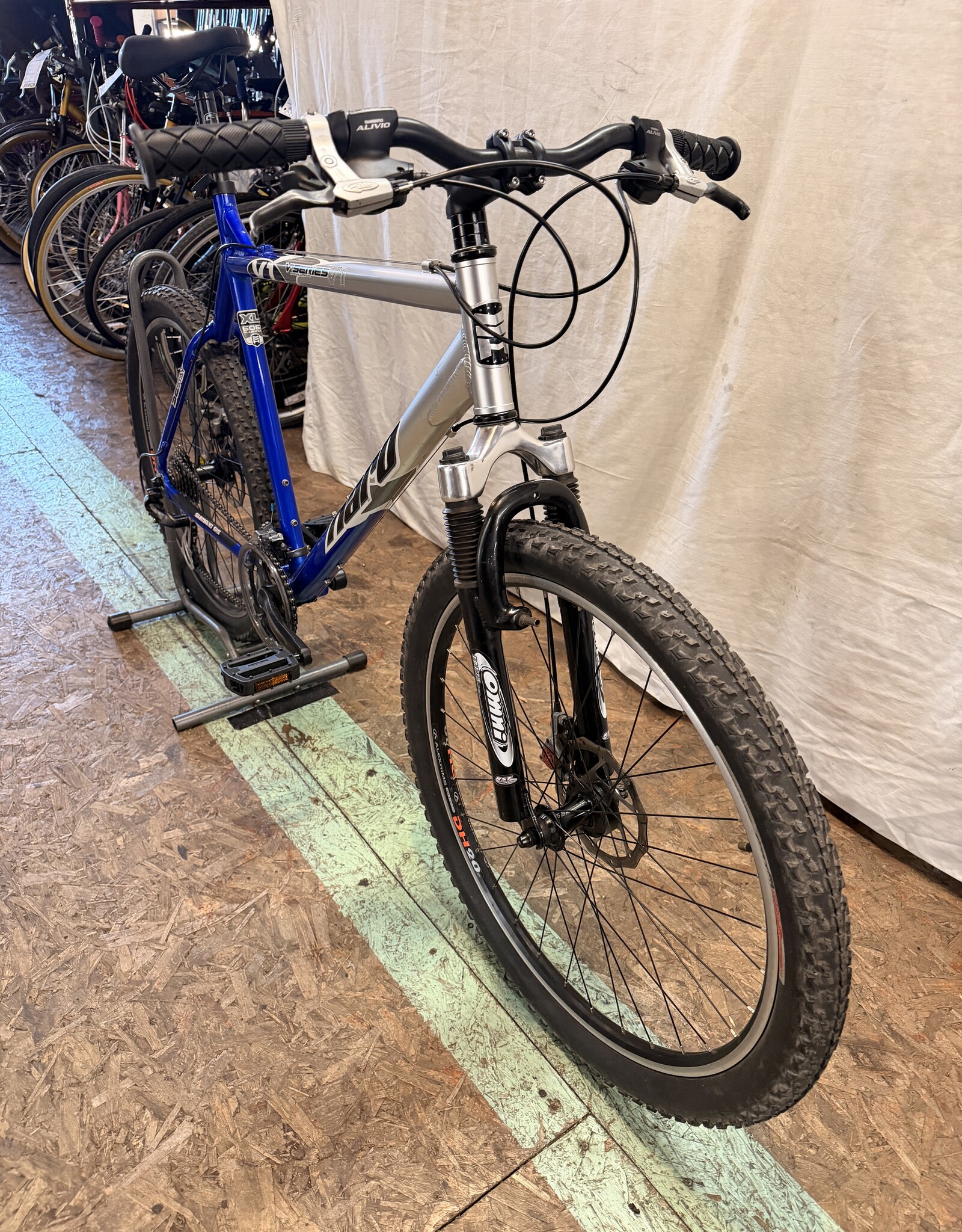 Haro 23" Haro V'Series V1 (1484) B3L