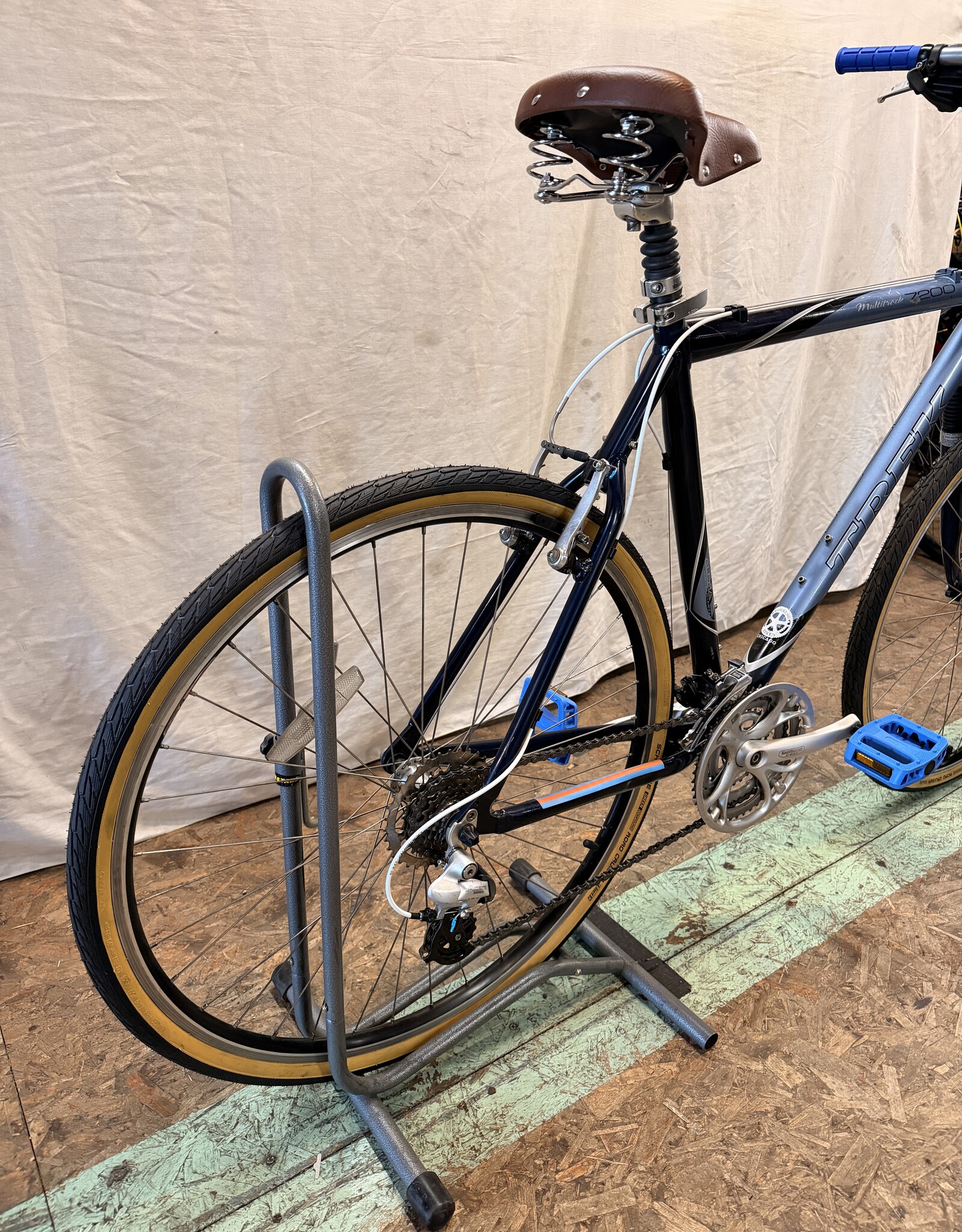 22.5" Trek 7200 Multitrack (8216) B4L