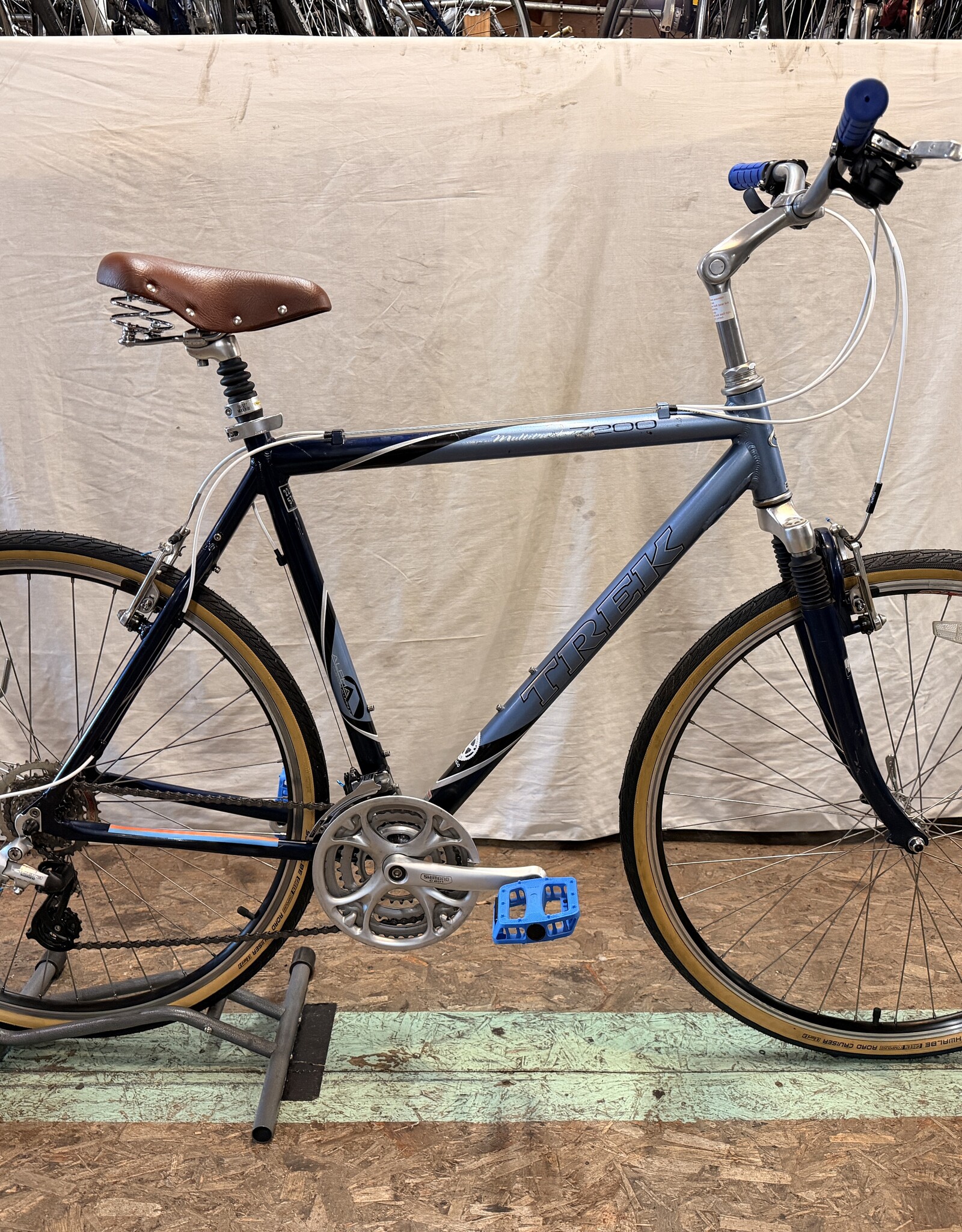22.5" Trek 7200 Multitrack (8216) B4L