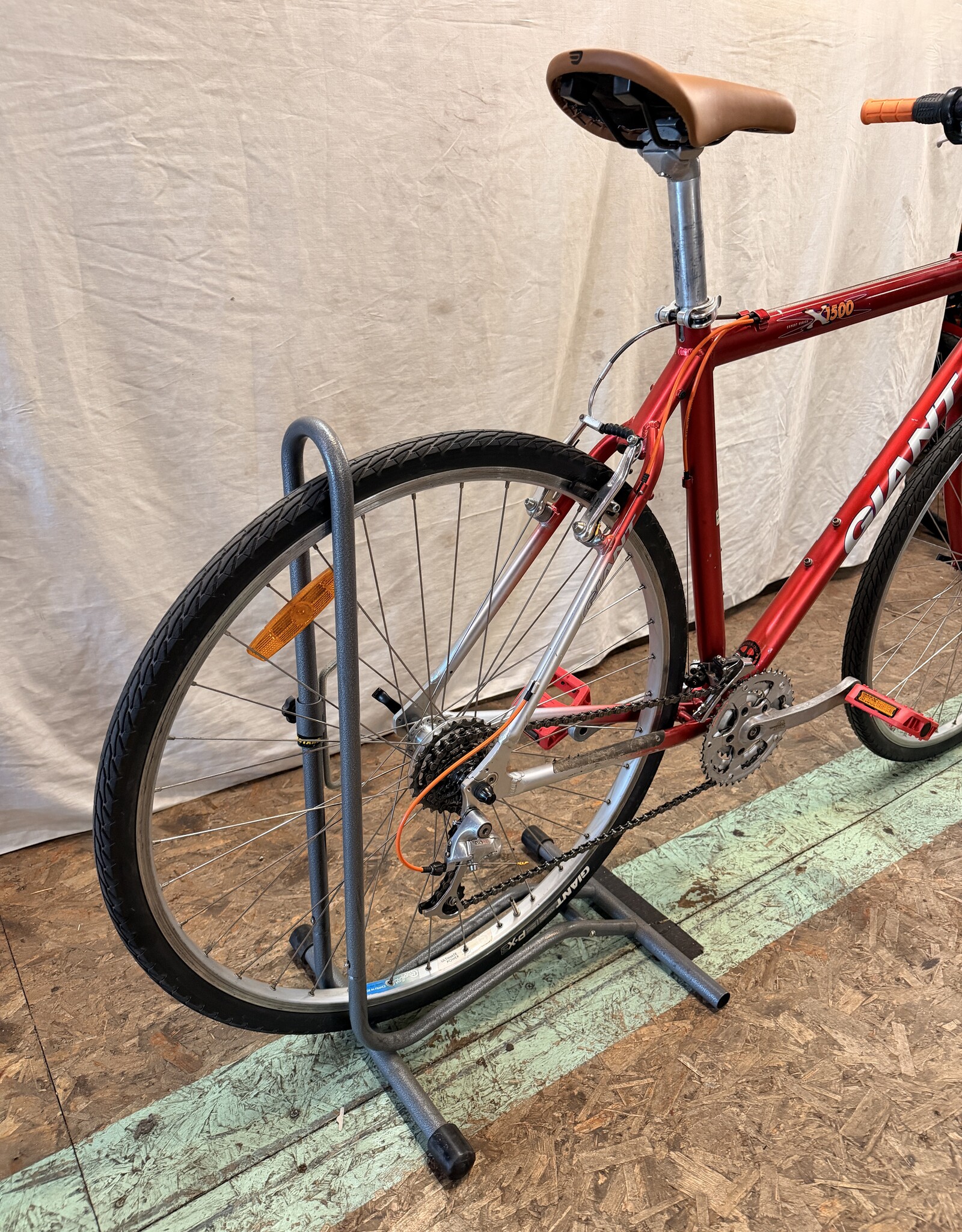 21.5" Giant X1500 (3404) B4L