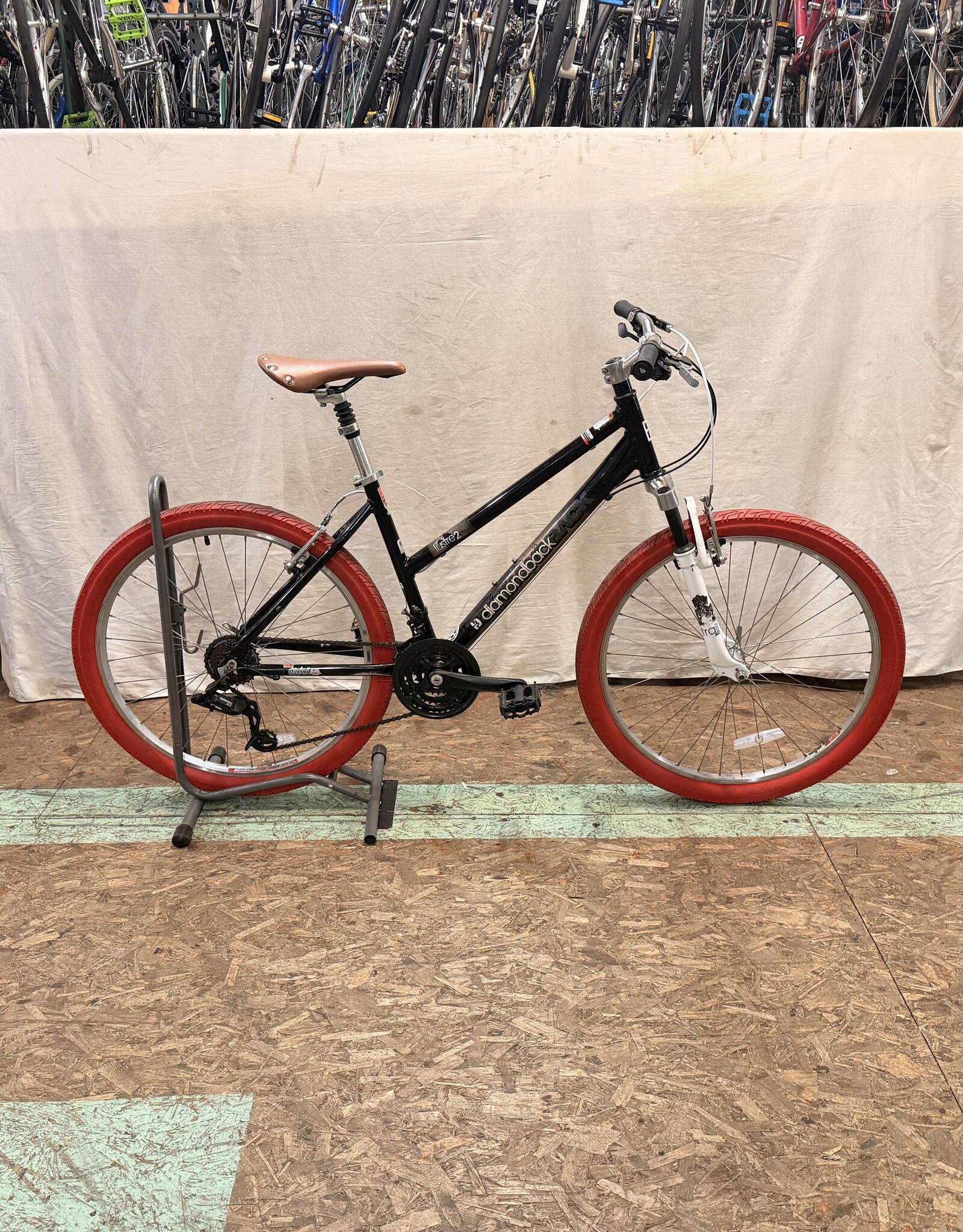 Diamondback 17" Diamondback Lustre 2 (8781) I4L