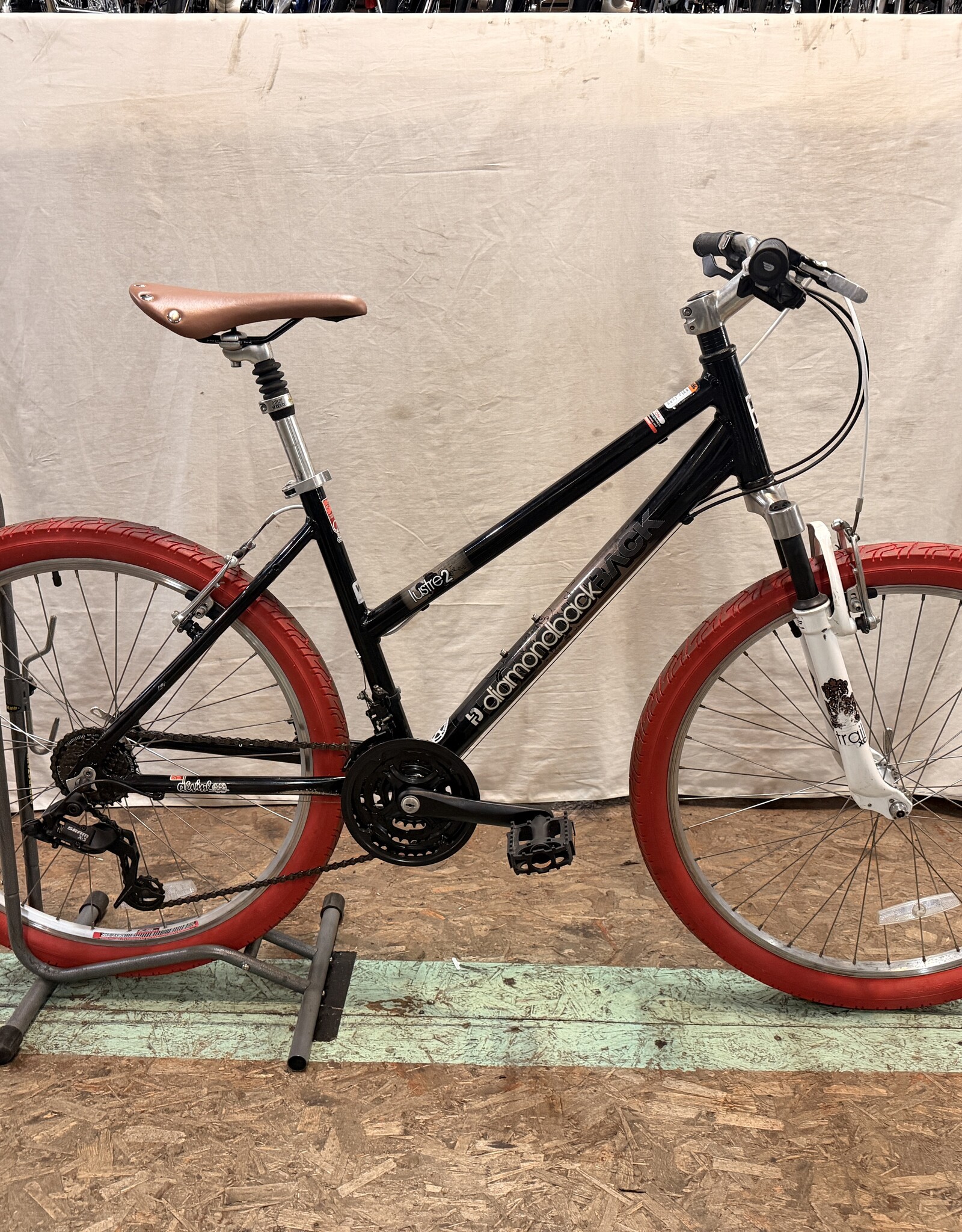 Diamondback 17" Diamondback Lustre 2 (8781) I4L