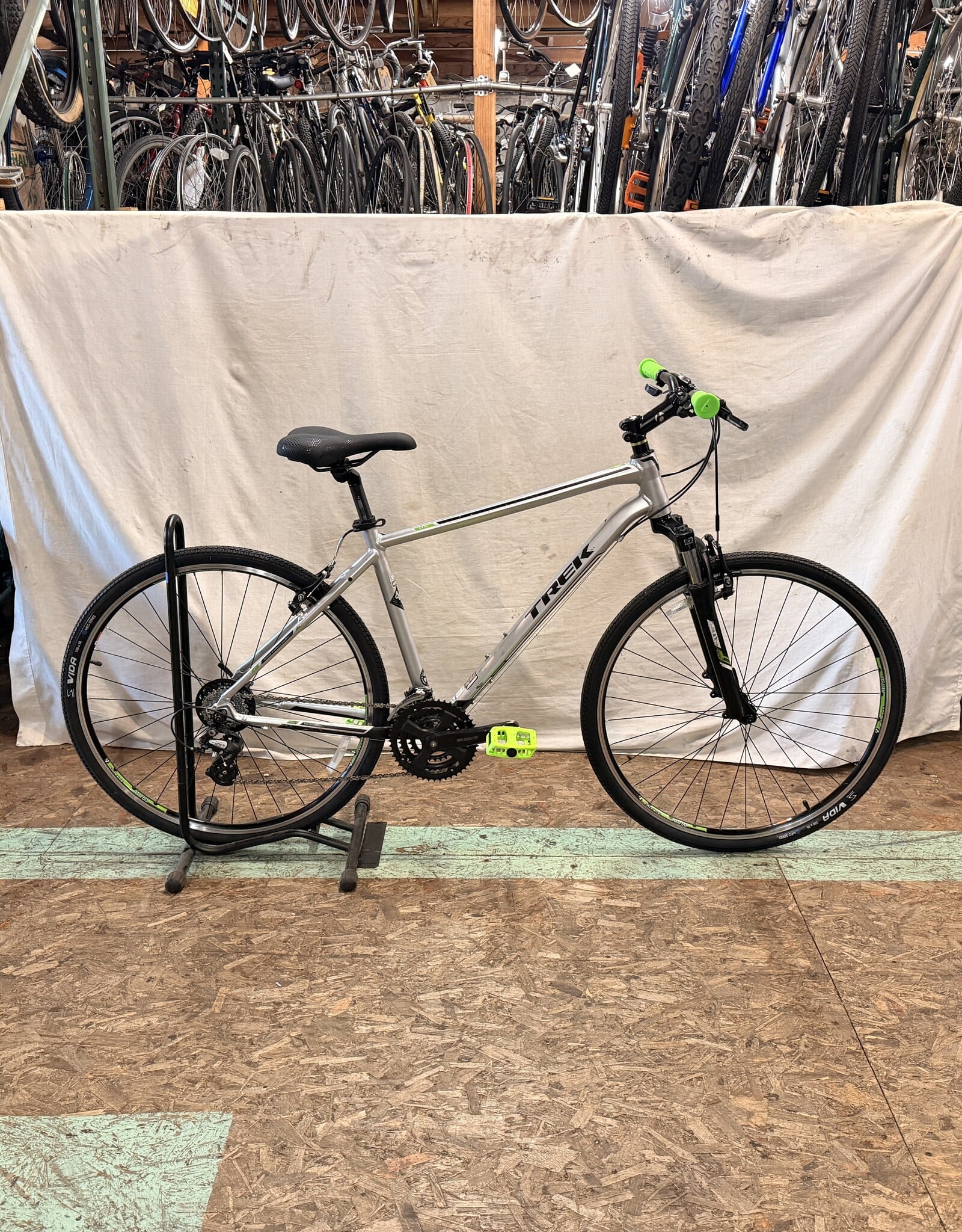 19.5" Trek 8.2 DS (003G) C3U