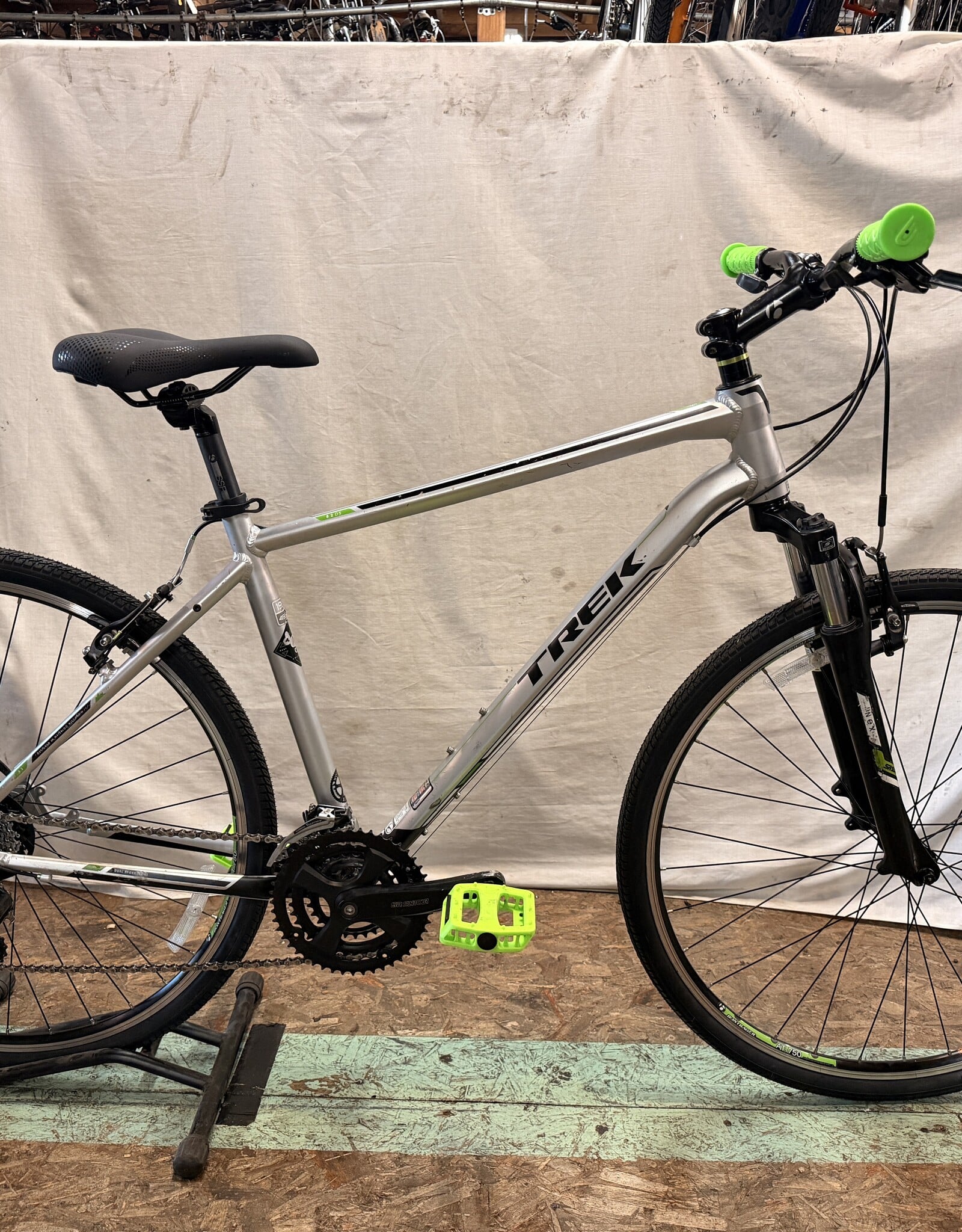 19.5" Trek 8.2 DS (003G) C3U