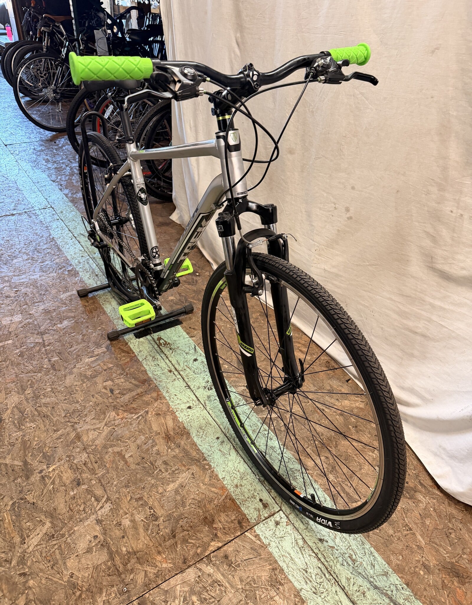 19.5" Trek 8.2 DS (003G) C3U