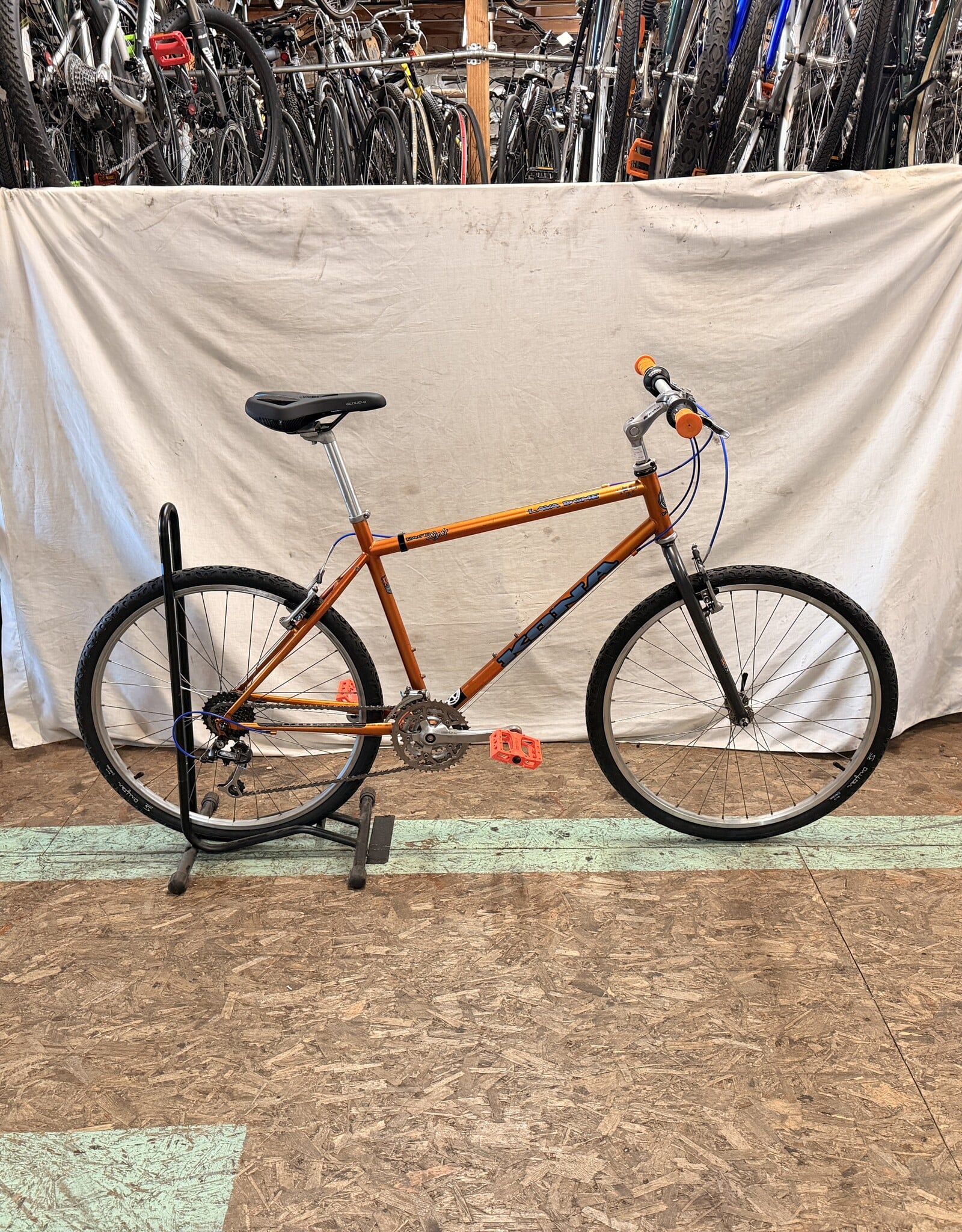 Kona 19" Kona Lava Dome (4644) C3U