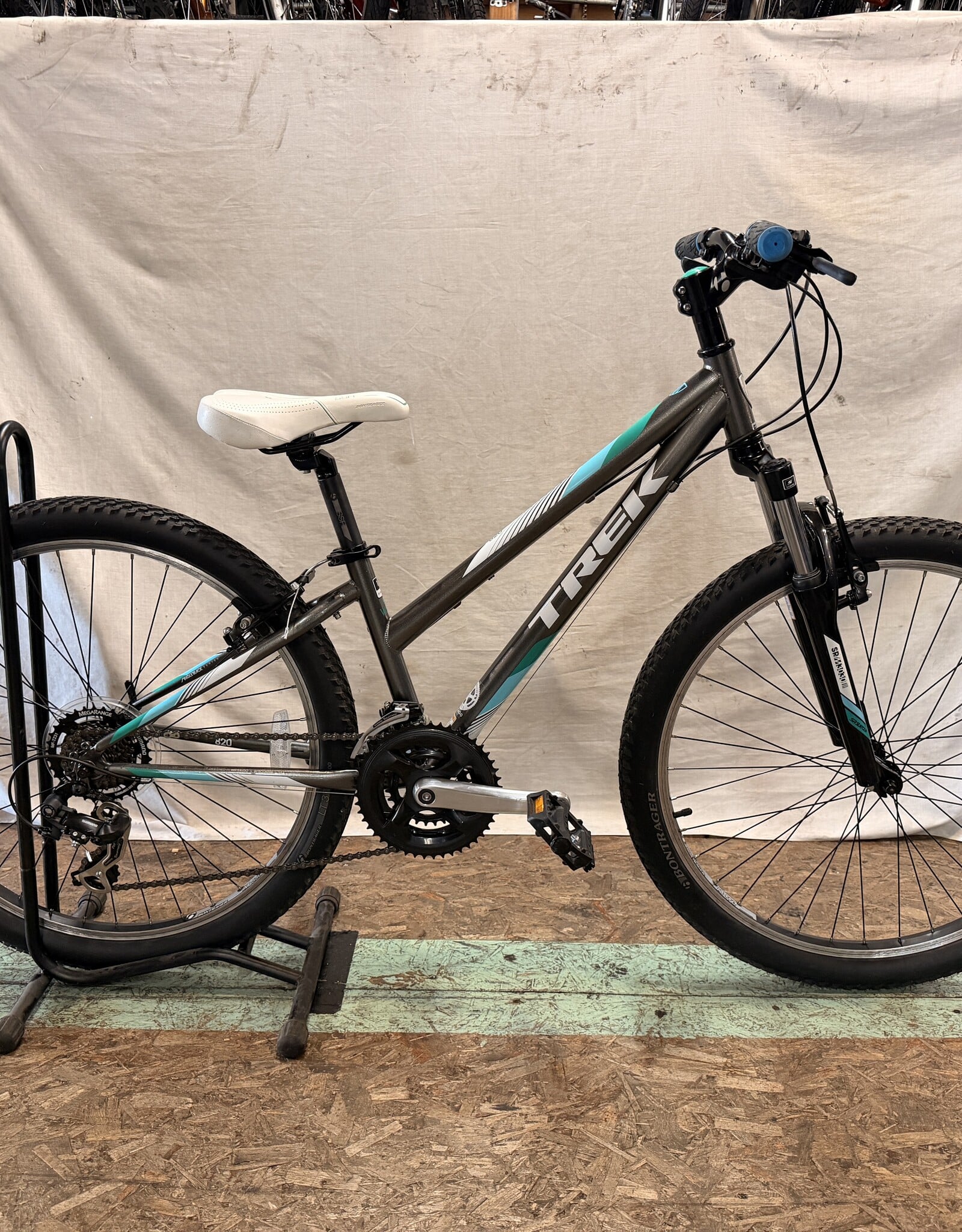 13" Trek 820 (239J) C4U