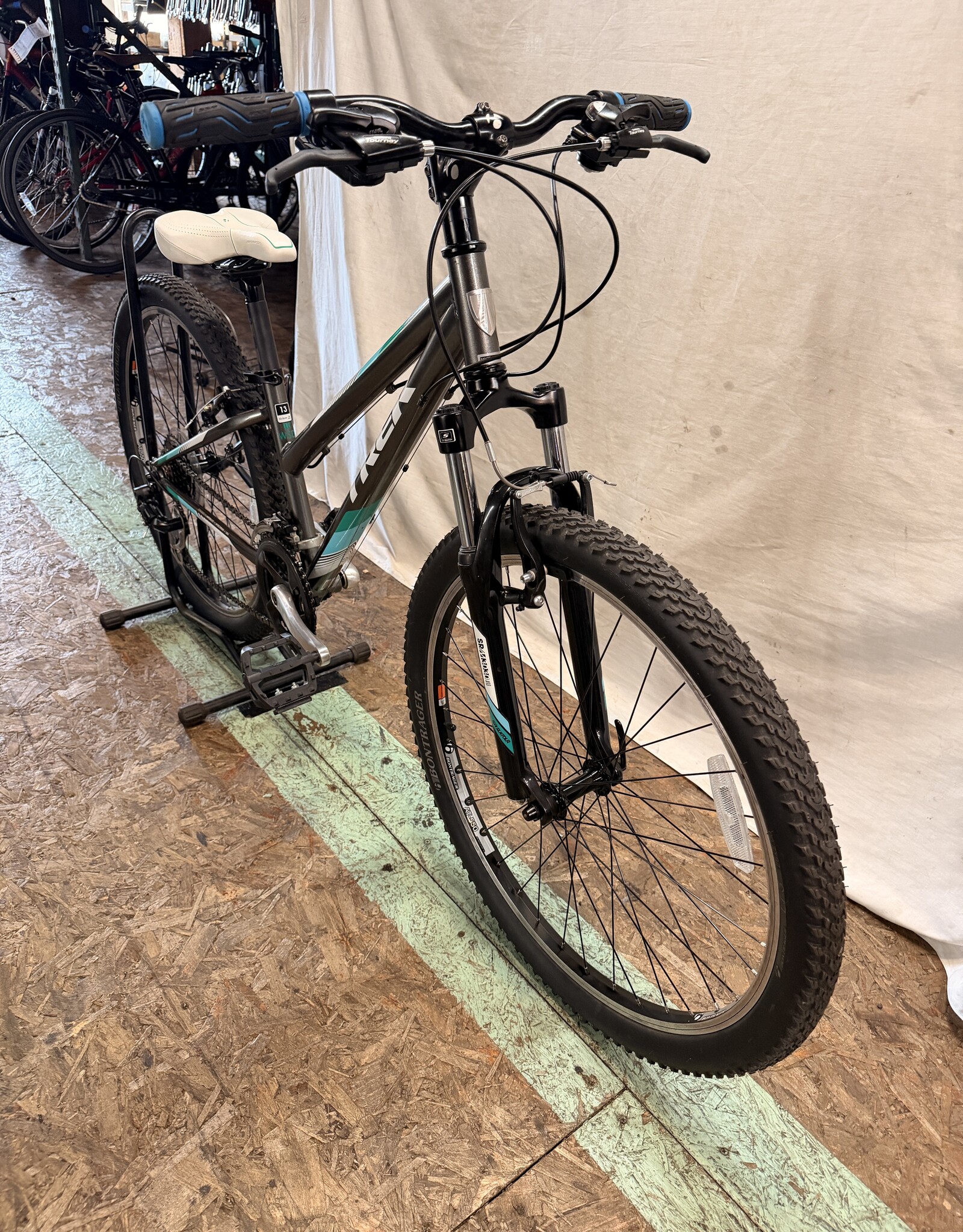 13" Trek 820 (239J) C4U