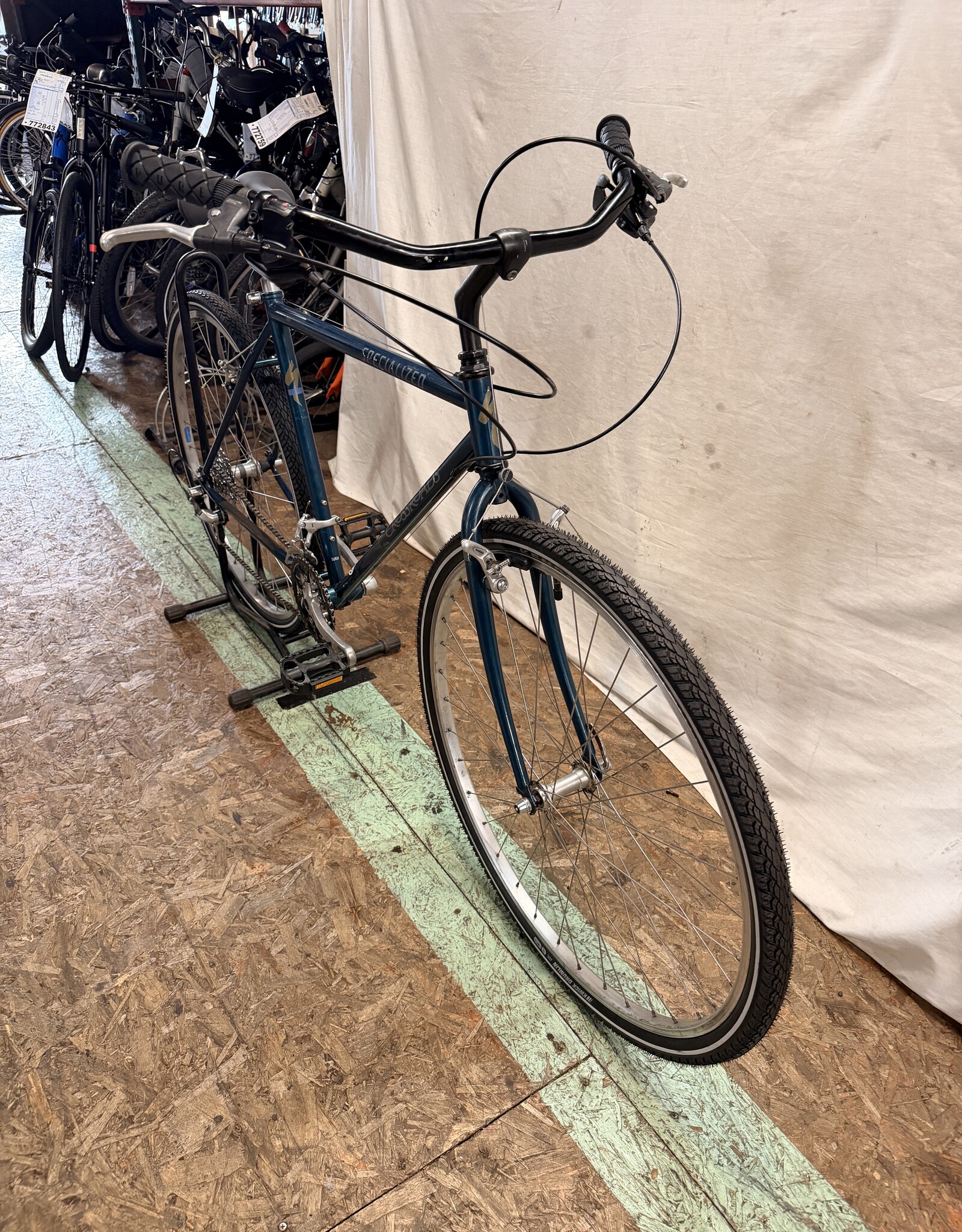 19" Specialized Crossroads (2250) C4U
