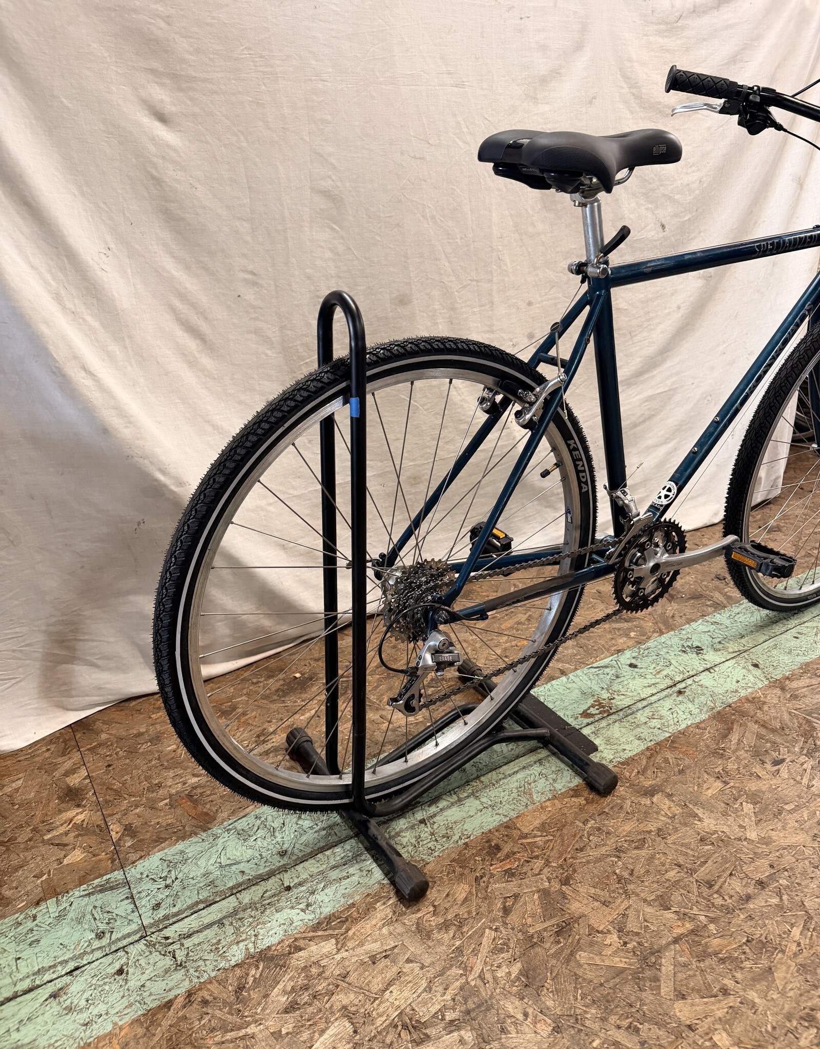 19" Specialized Crossroads (2250) C4U
