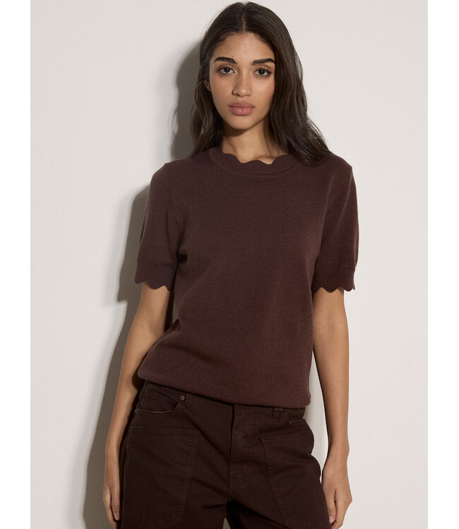 Scallop Style Knit Tee