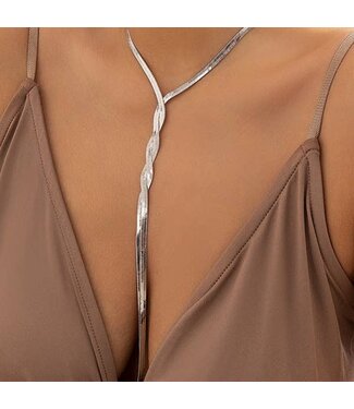 With a Twist Choker
