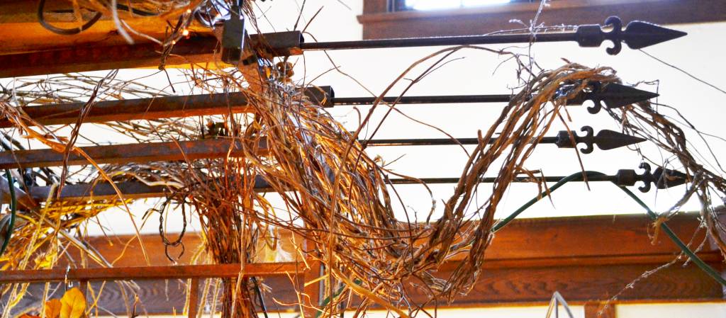 15-ft Honeysuckle Garland