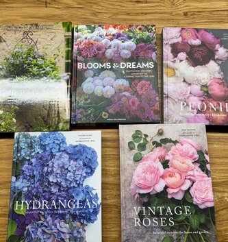 Botanical Beauty in Full Bloom Book
