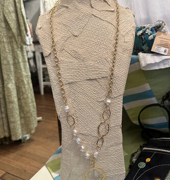 Rings w/ Pearl Drop Necklace Gold