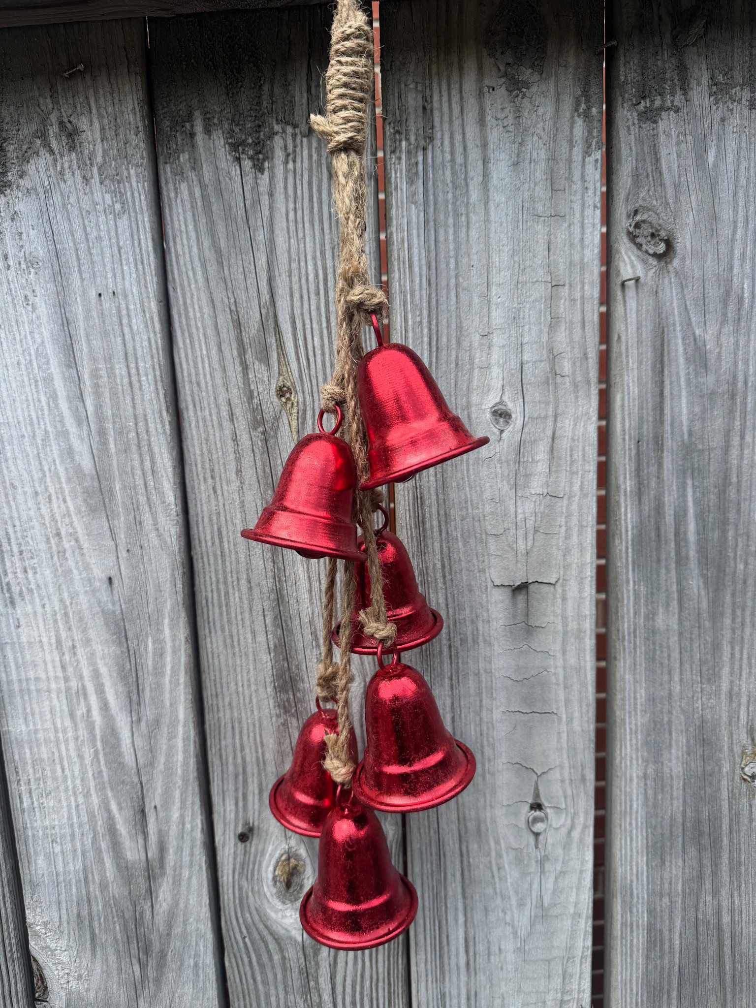 Hanging Metal Bell Cluster (3-Colors)